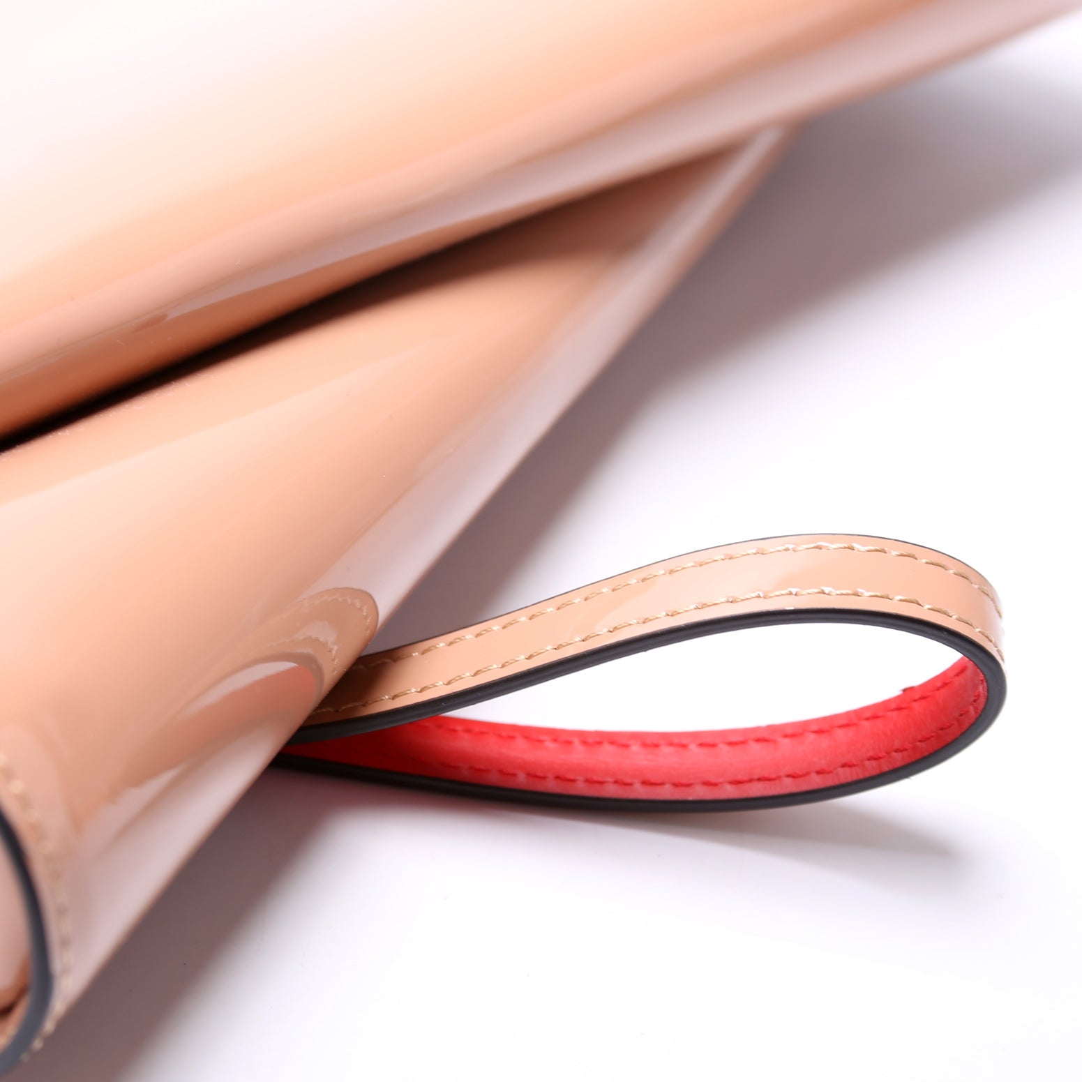 Loubitwist Patent Clutch Nude