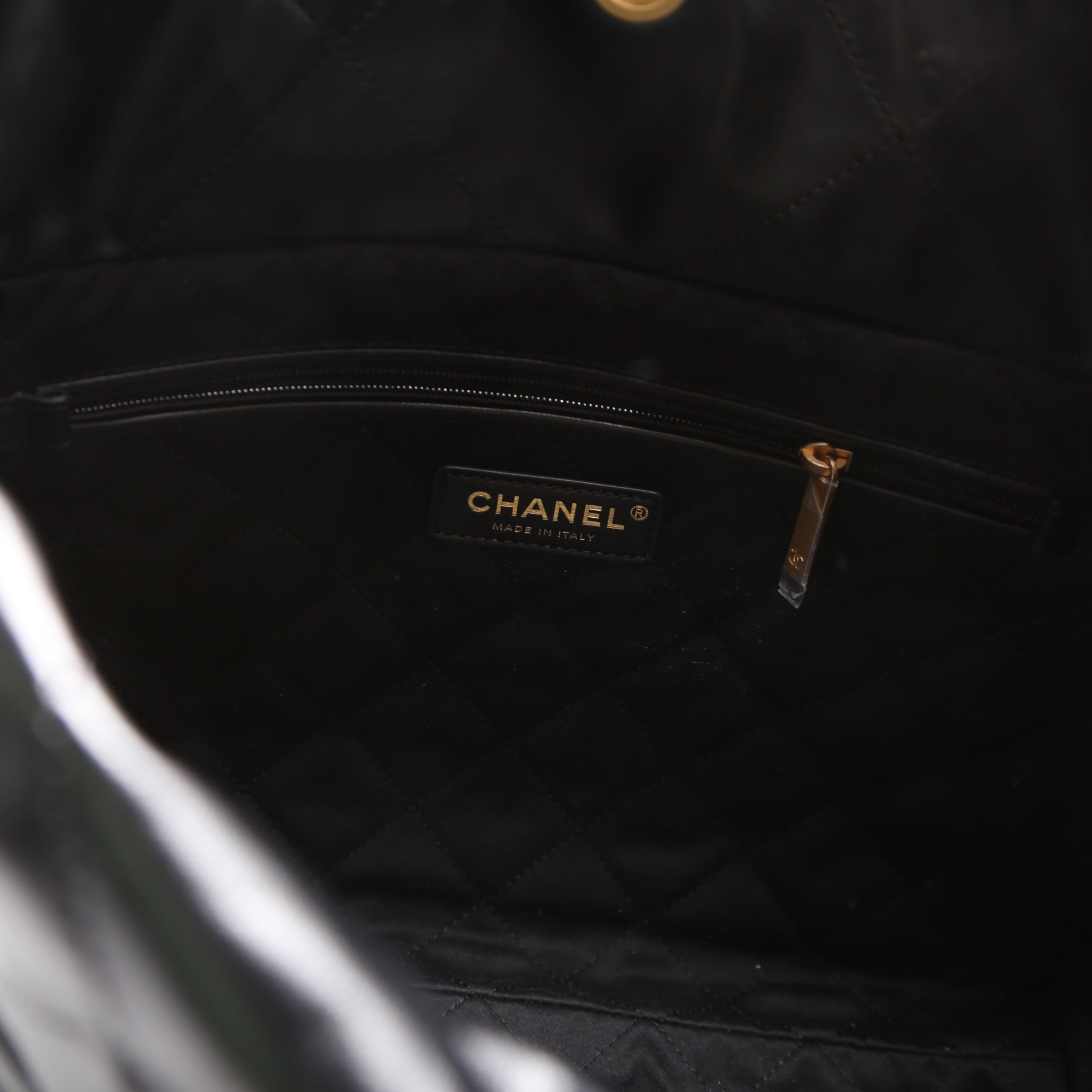 Chanel 22 Quilted Medium Hobo RFID Black
