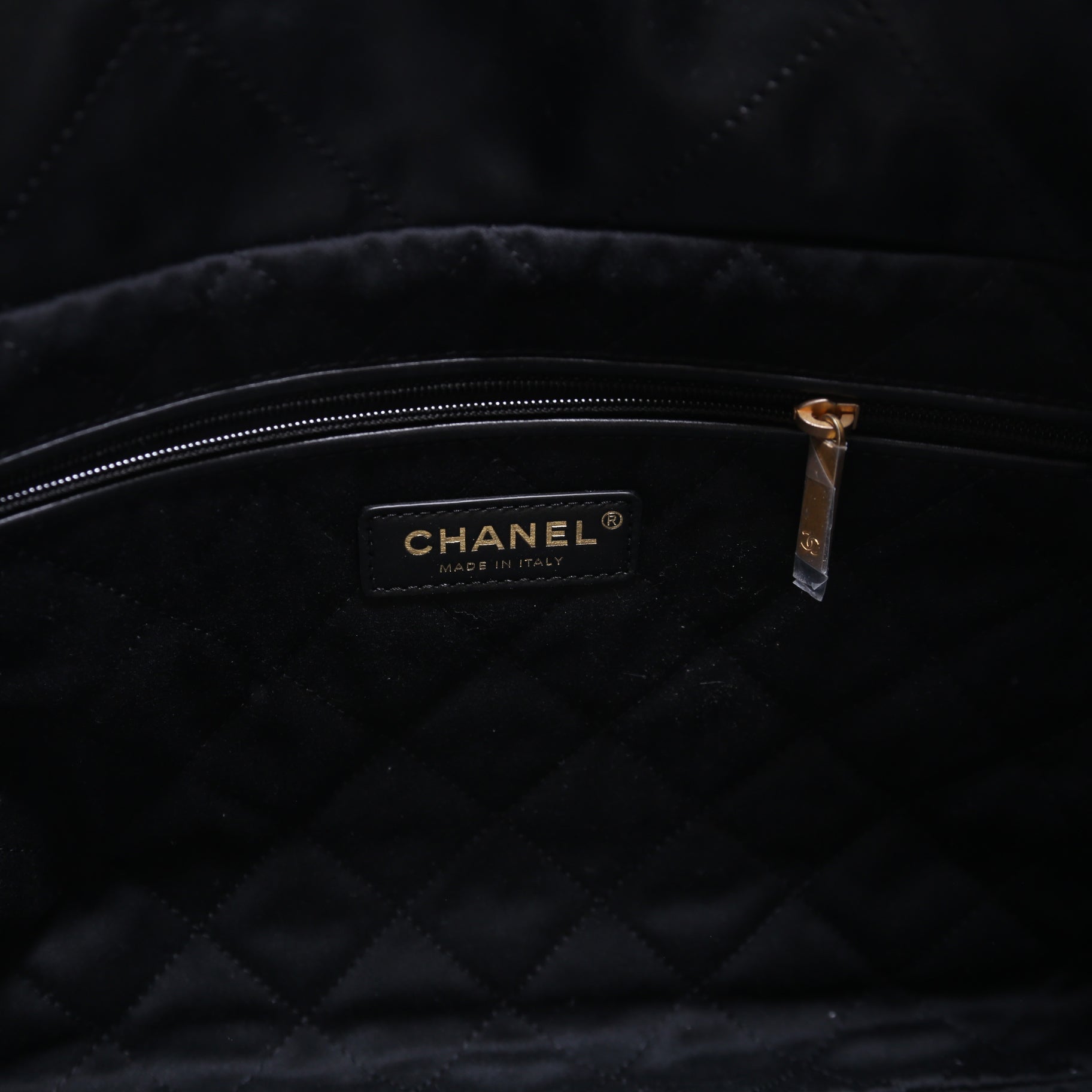 Chanel 22 Quilted Medium Hobo RFID Black