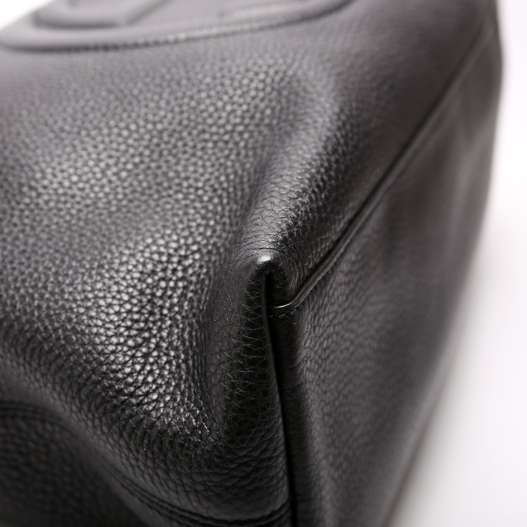536196 Soho Chain Tote Newer Black