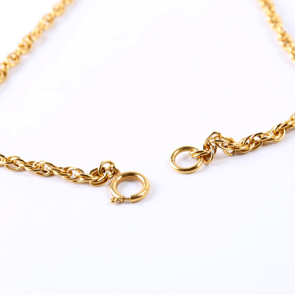 Classic Flap Choker Vintage Necklace Gold