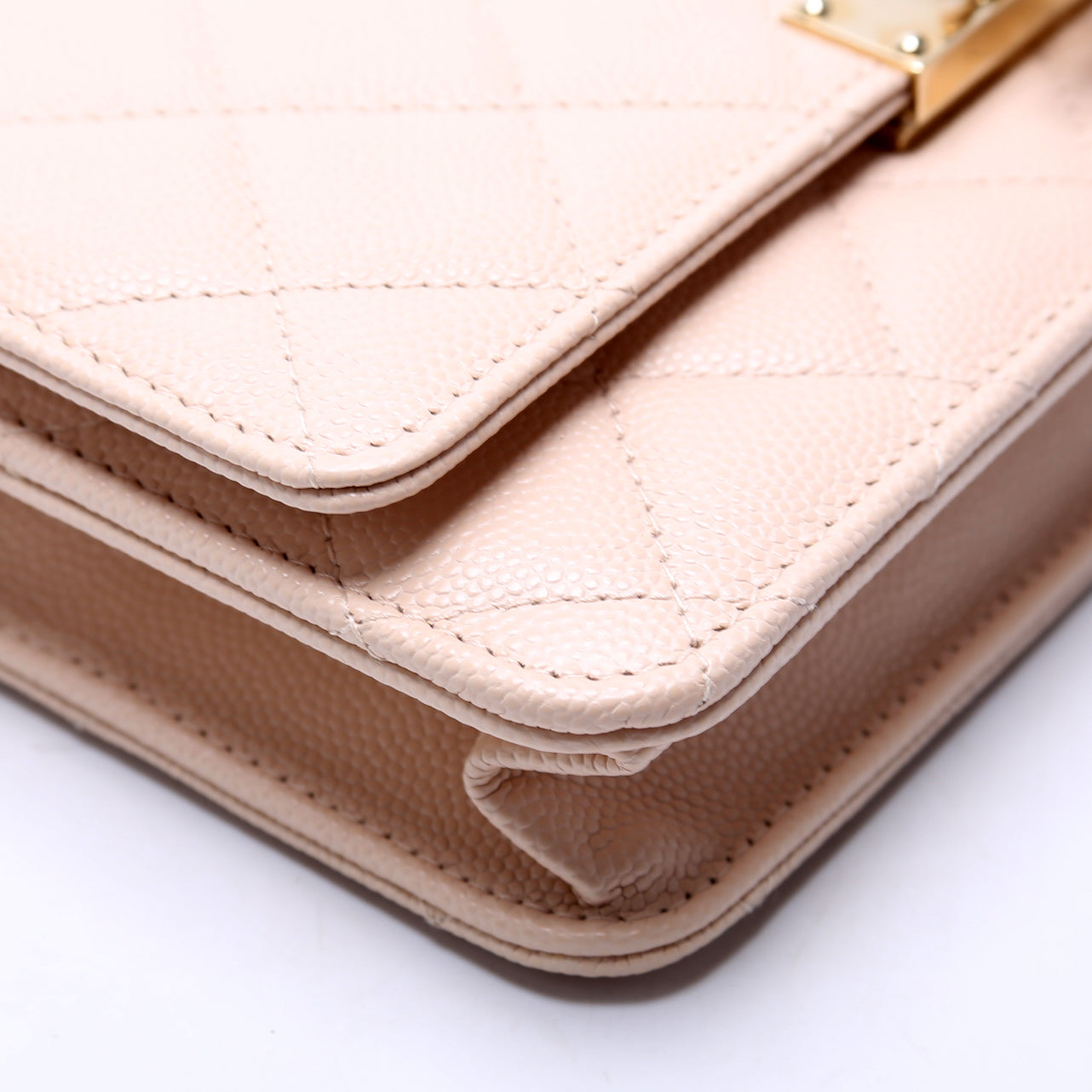WOC Golden Class Quilted Caviar 24M Beige
