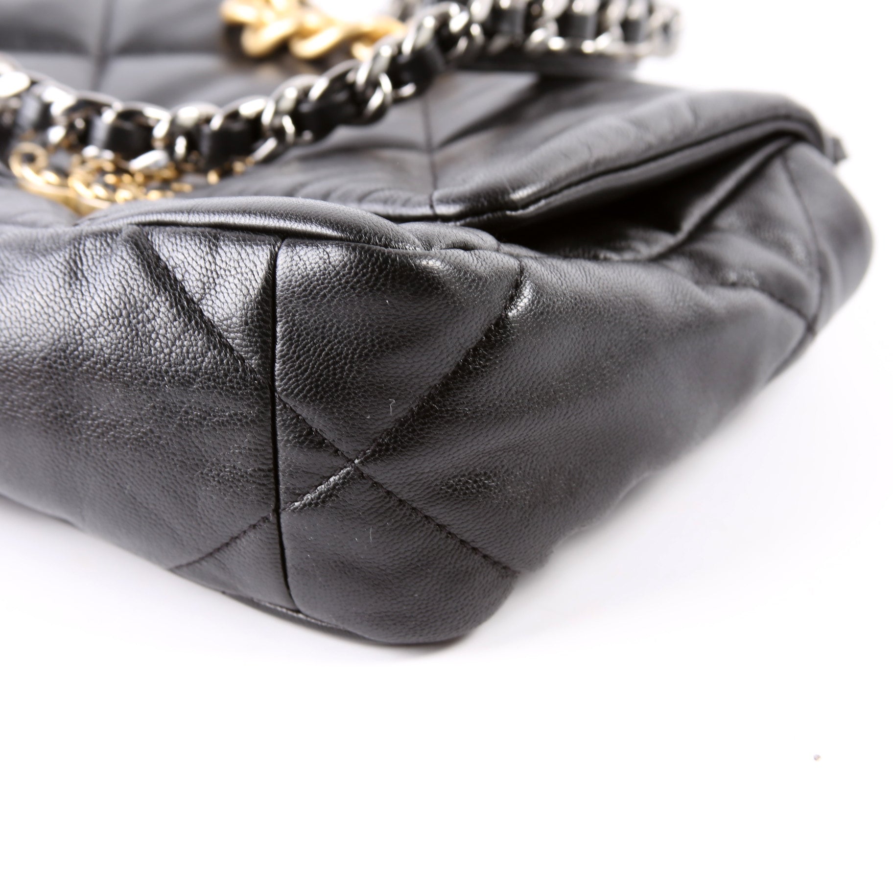 Quilted Goatskin 19 Medium Flap 30M Black