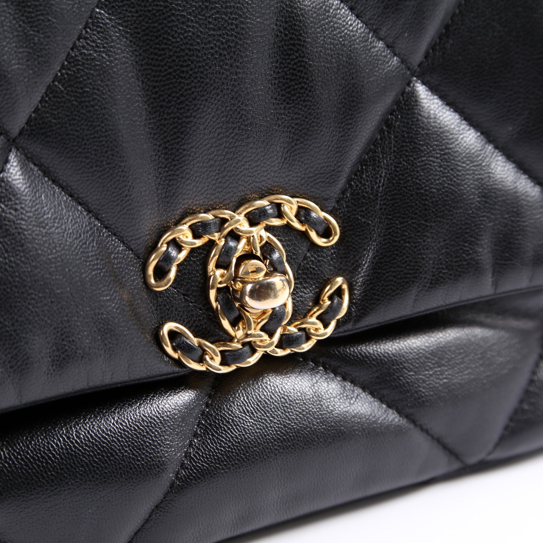 Quilted Goatskin 19 Medium Flap 30M Black