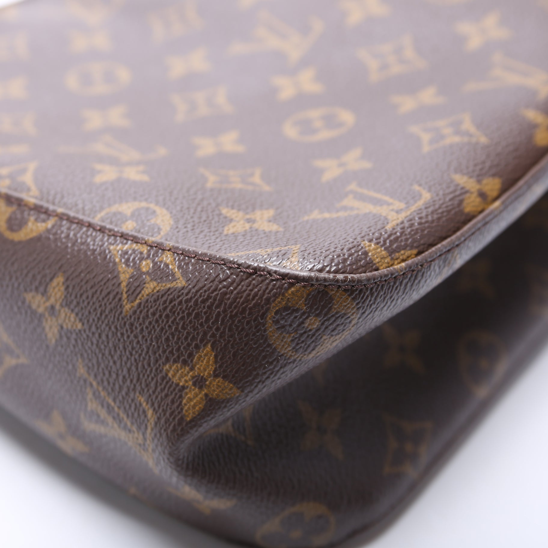 Looping MM Monogram