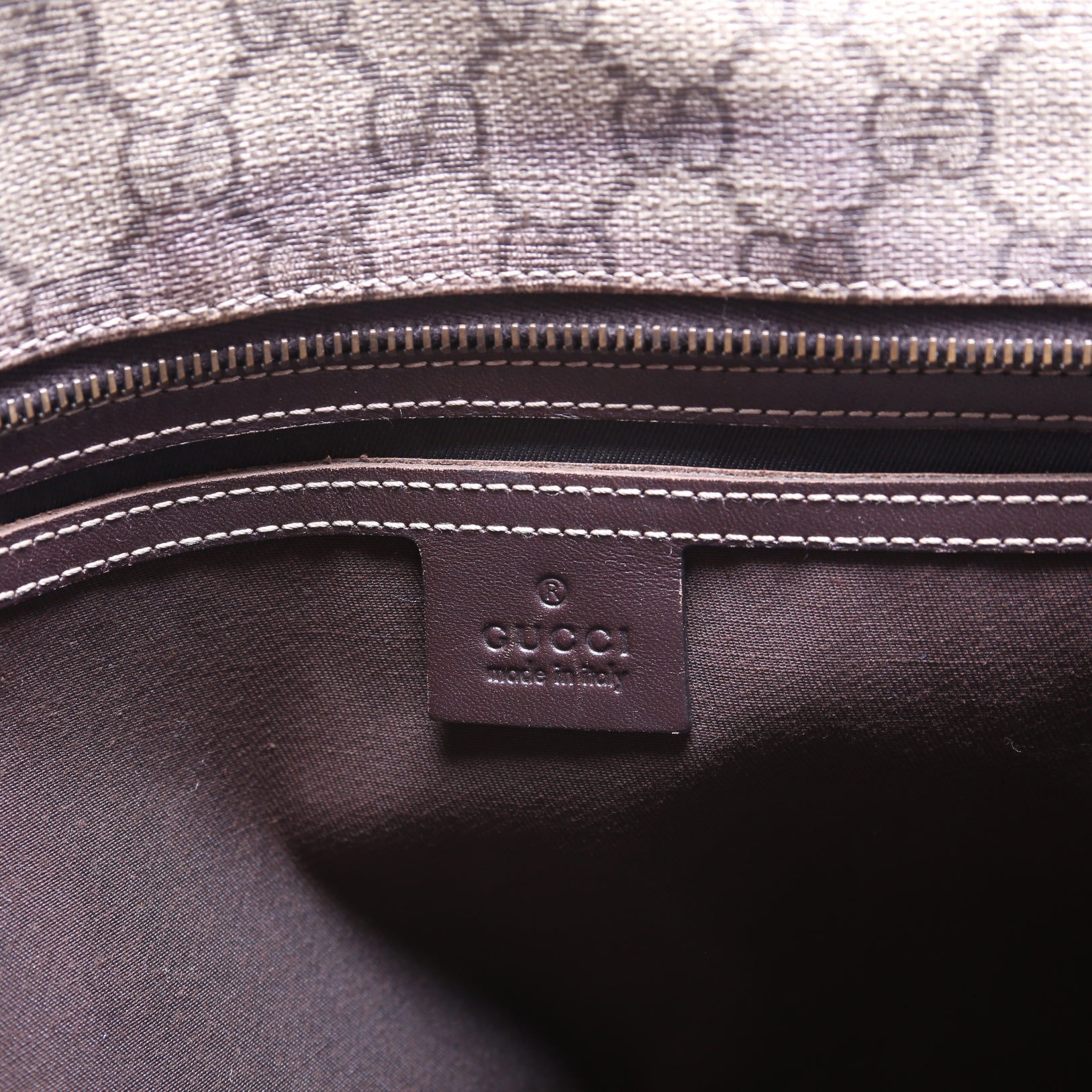 211137 GG Supreme Medium Zip Tote