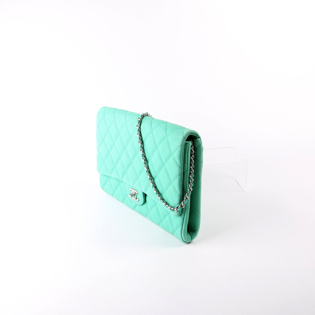 Classic Flap Clutch W/Chain Caviar 17M