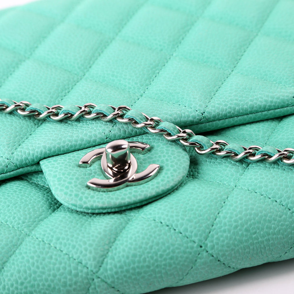 Classic Flap Clutch W/Chain Caviar 17M