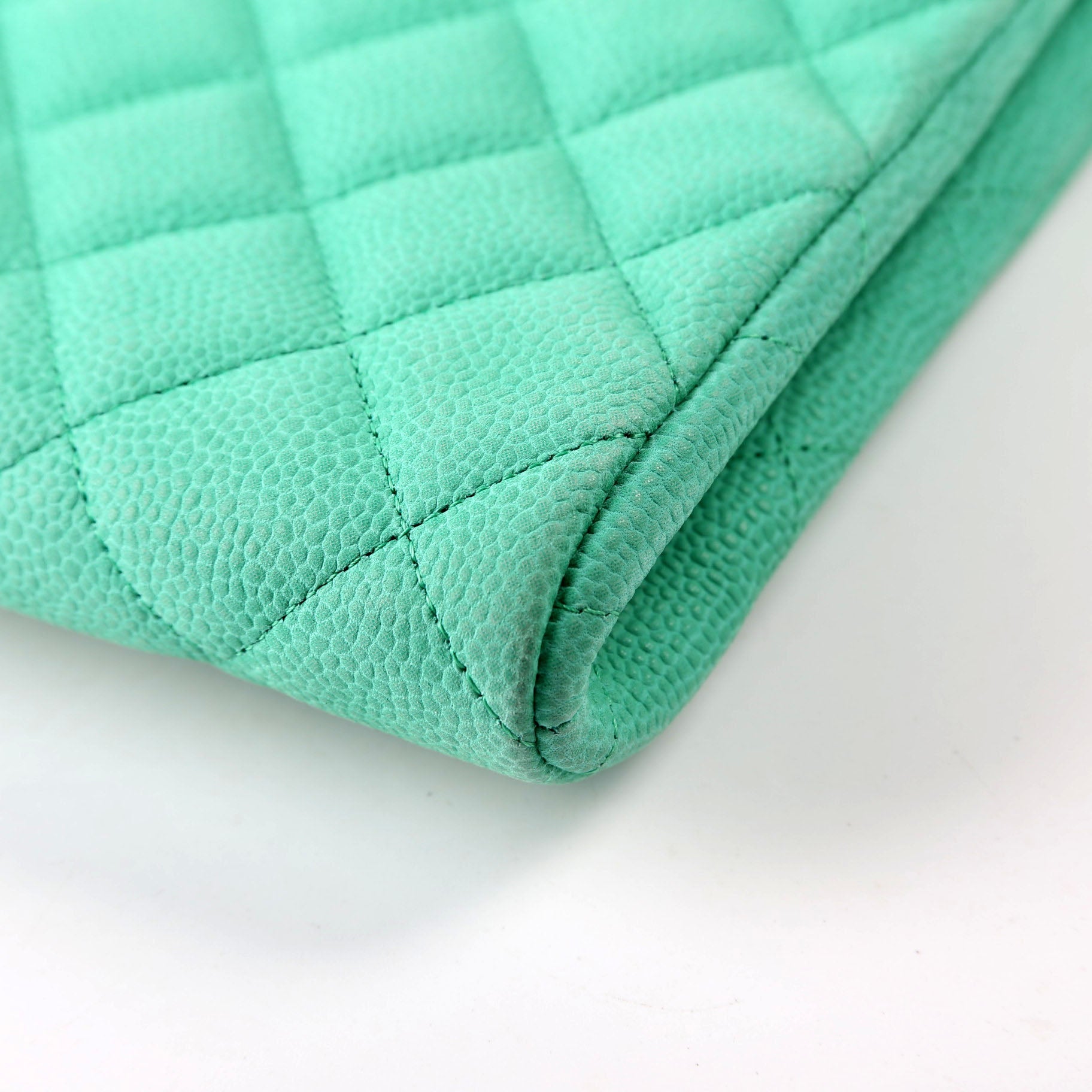 Classic Flap Clutch W/Chain Caviar 17M