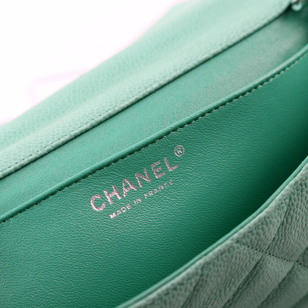 Classic Flap Clutch W/Chain Caviar 17M