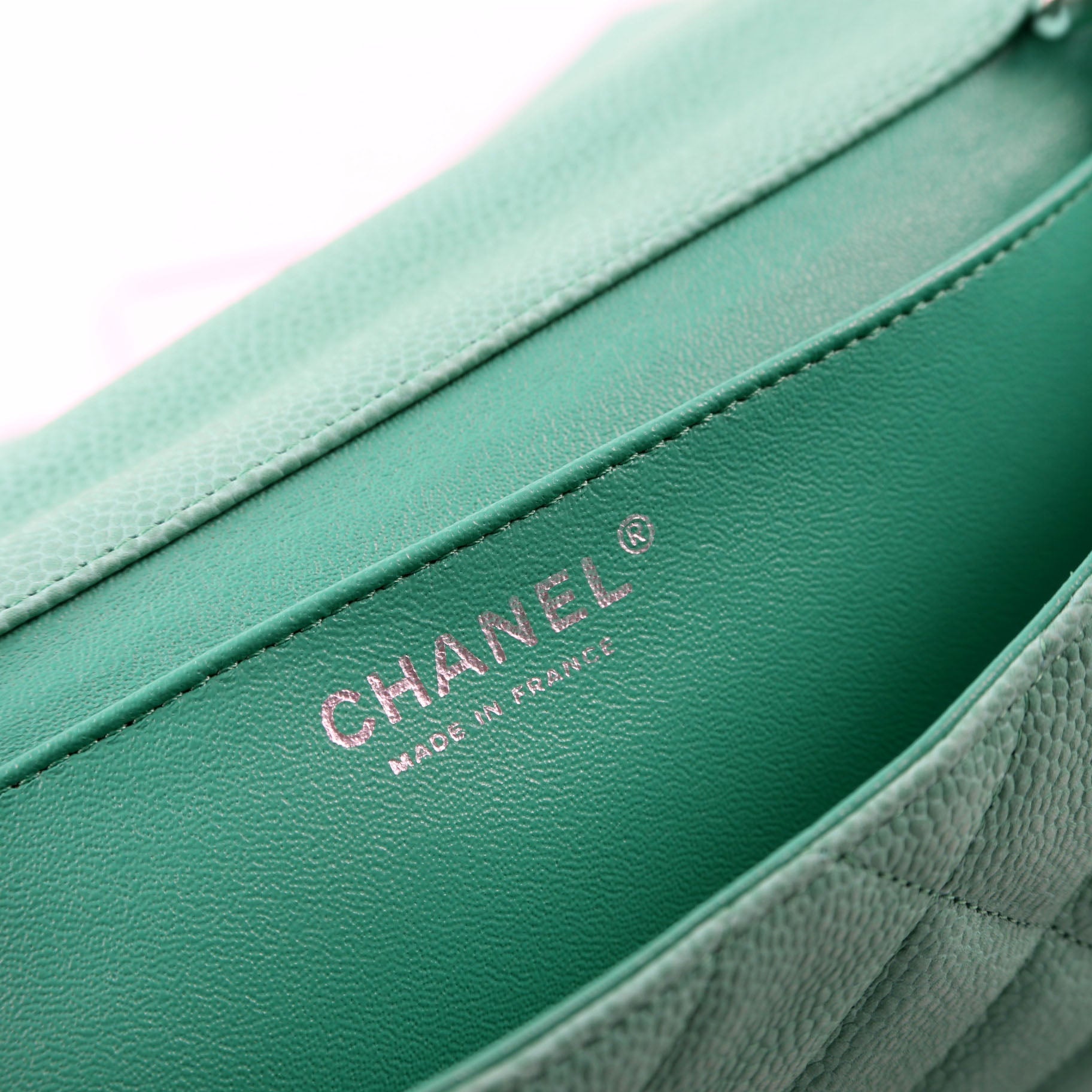 Classic Flap Clutch W/Chain Caviar 17M
