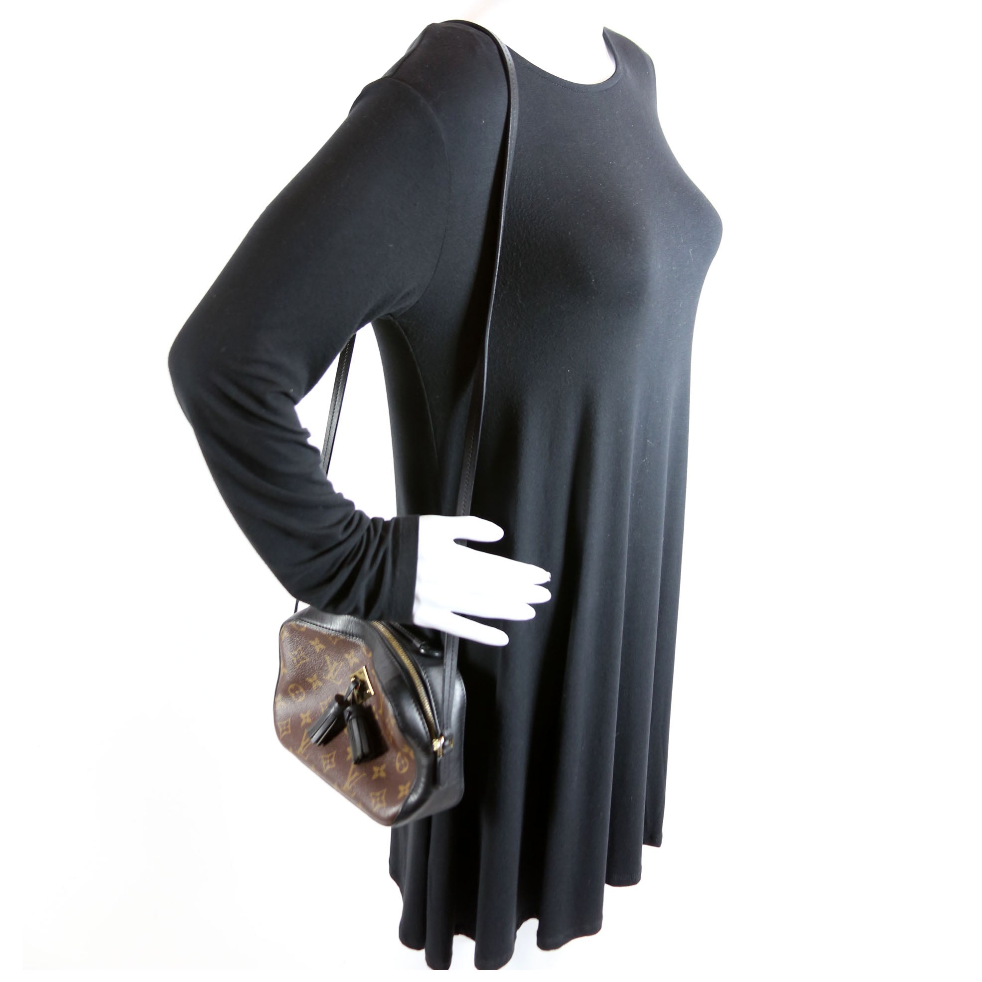 Saintonge Monogram Black