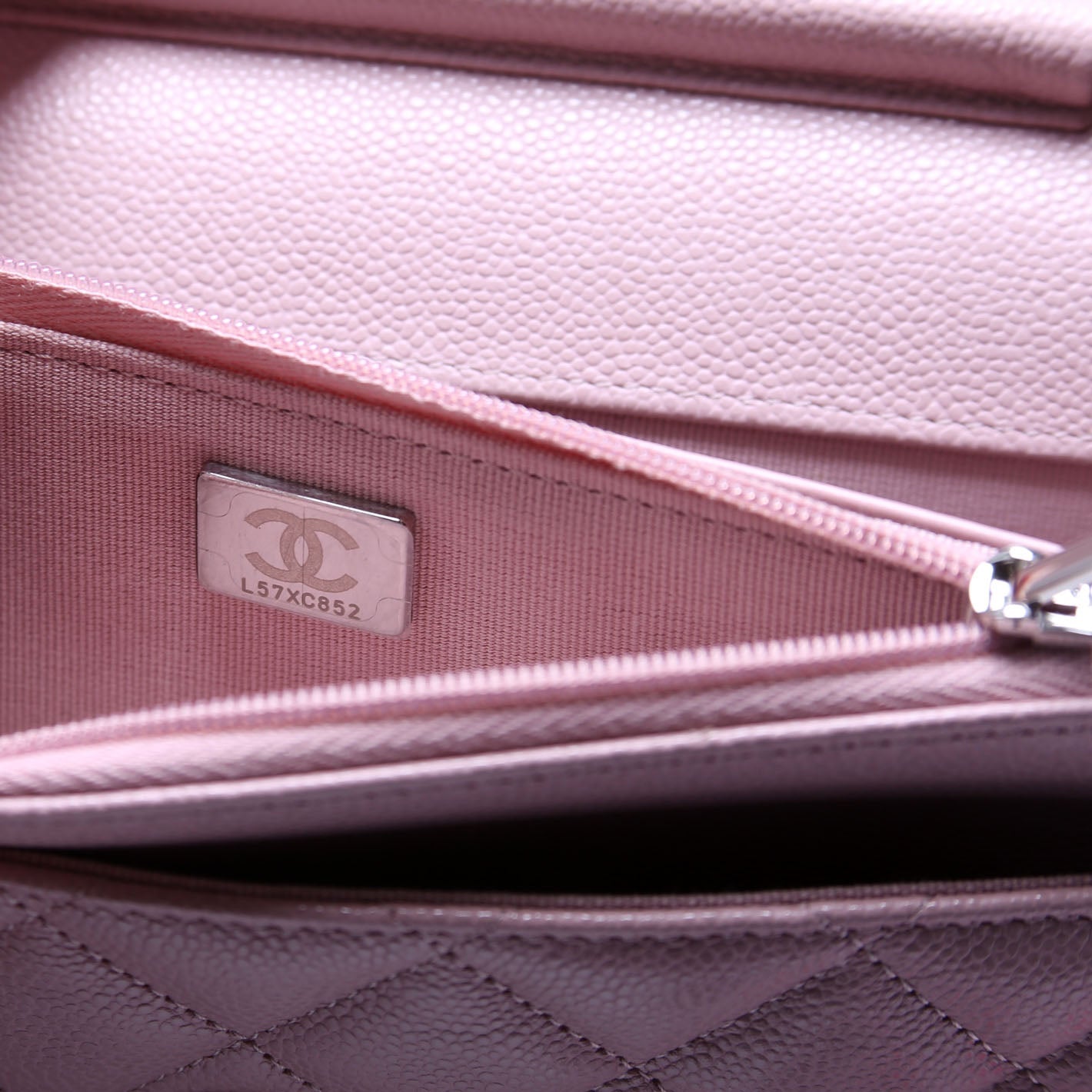 WOC Classic Quilted Caviar RFID Pink