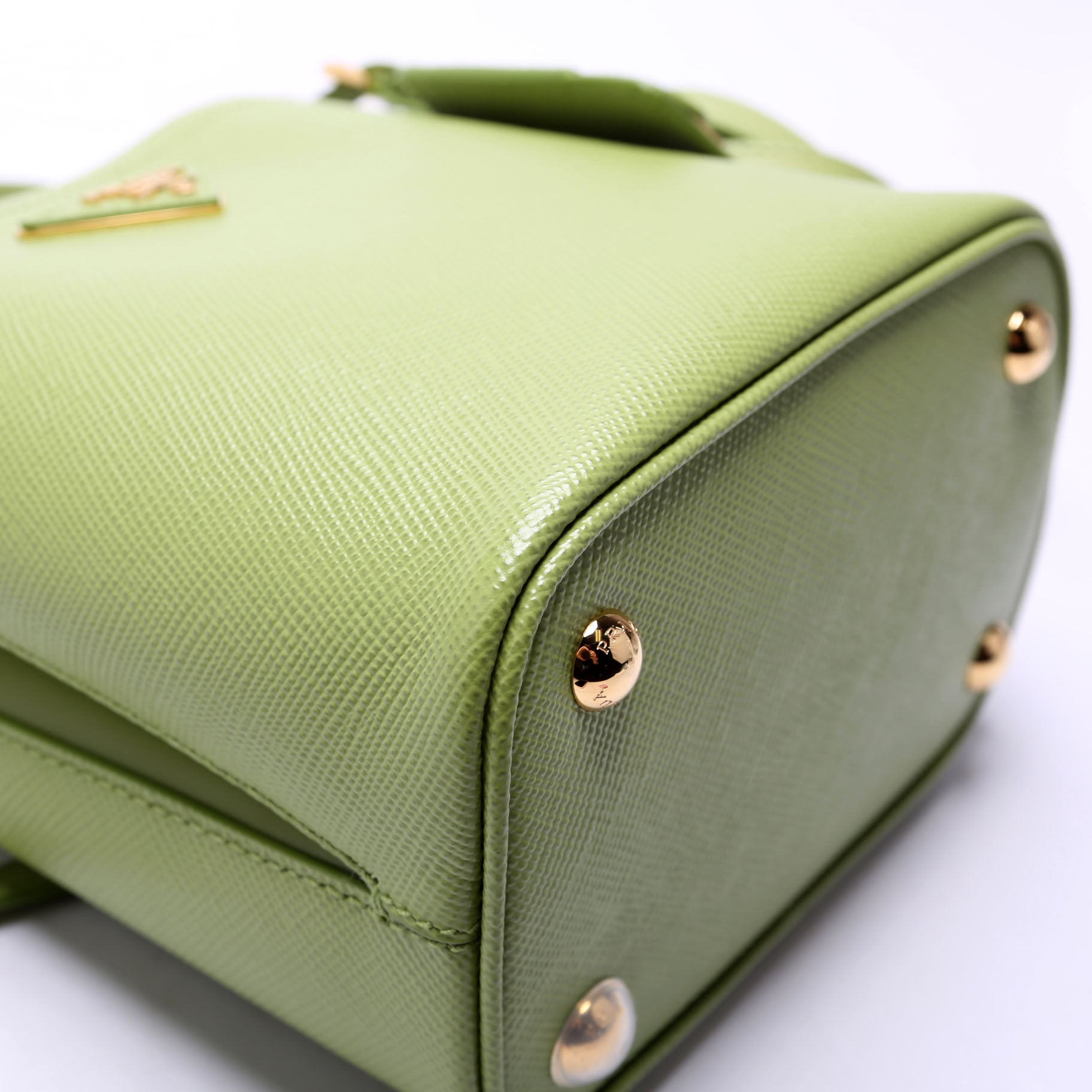 1BA217 Saffiano Cuir Small Panier Bag Green
