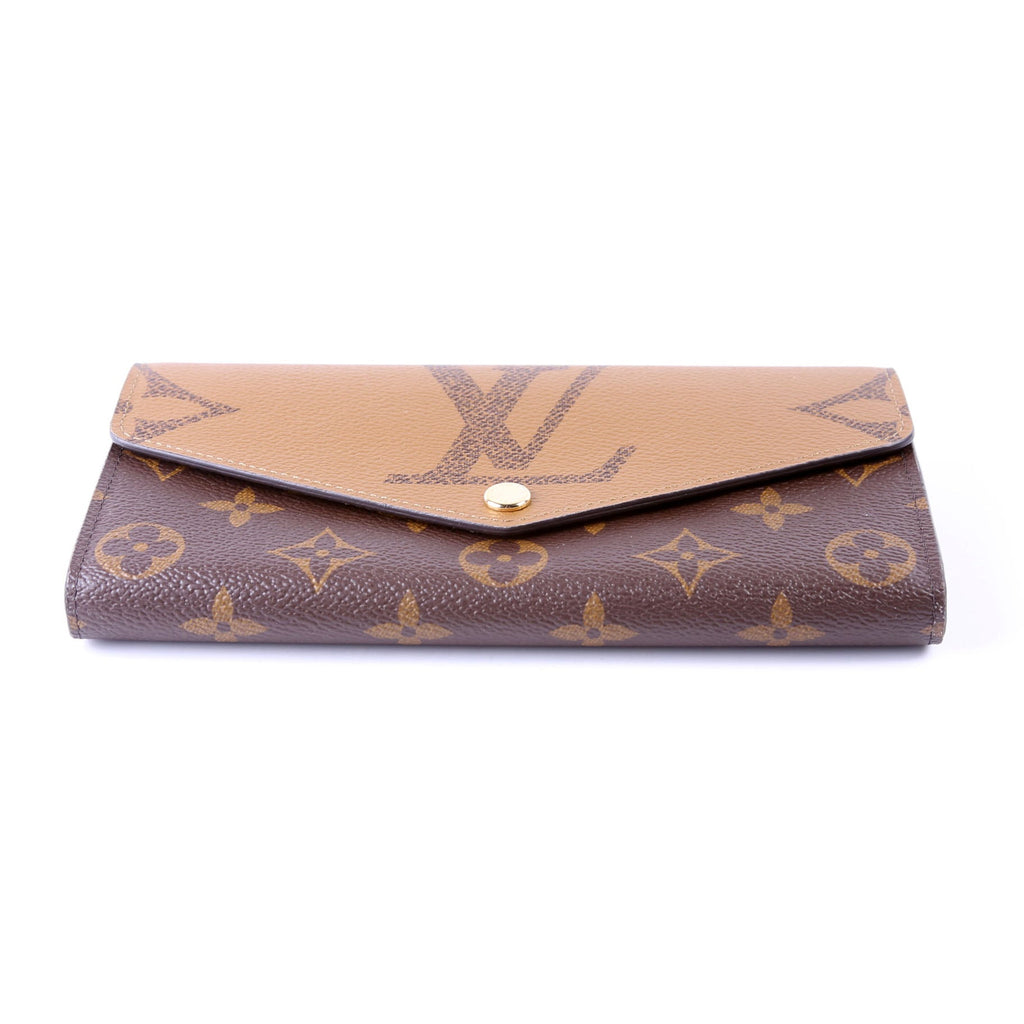 Sarah Wallet Giant Reversed Monogram