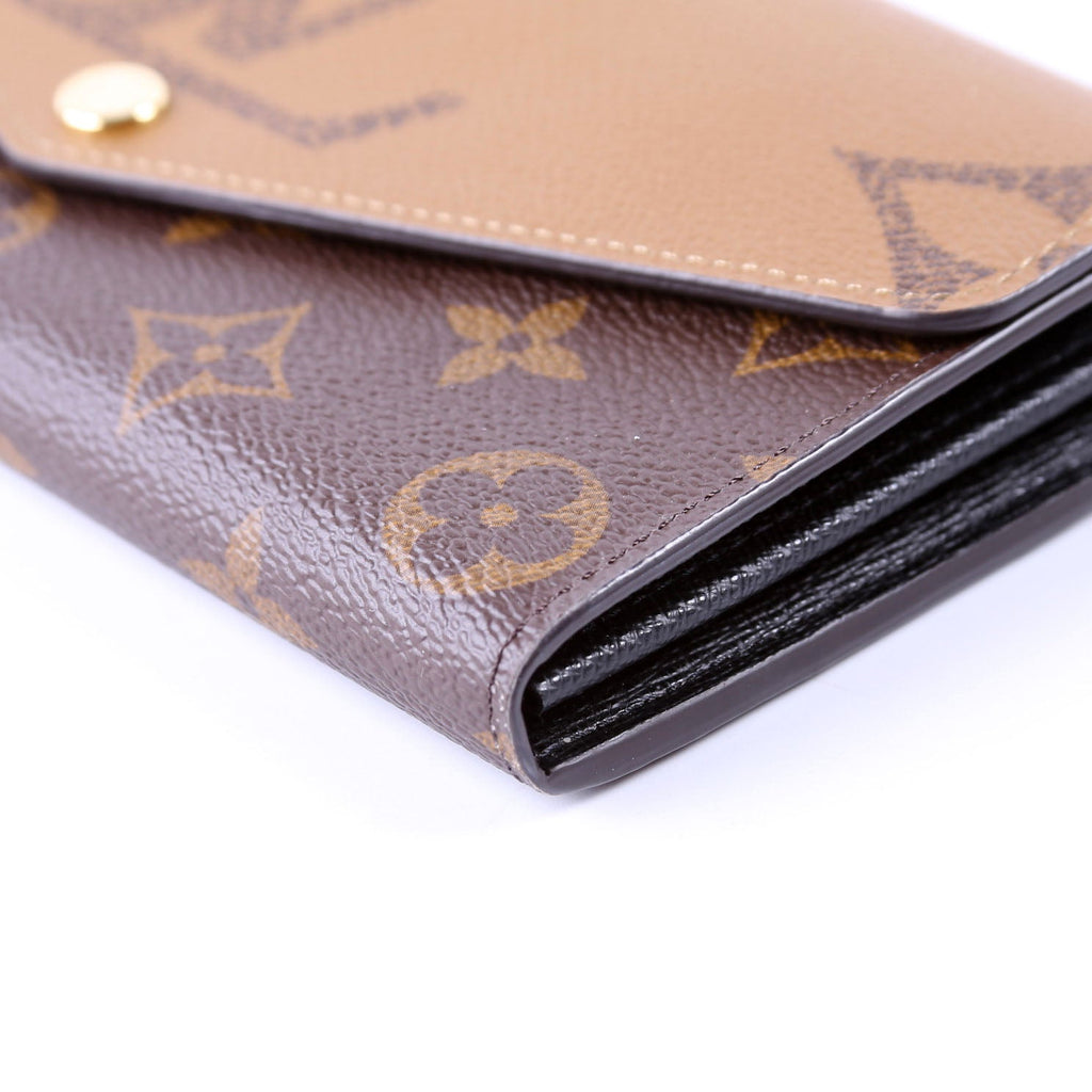 Sarah Wallet Giant Reversed Monogram