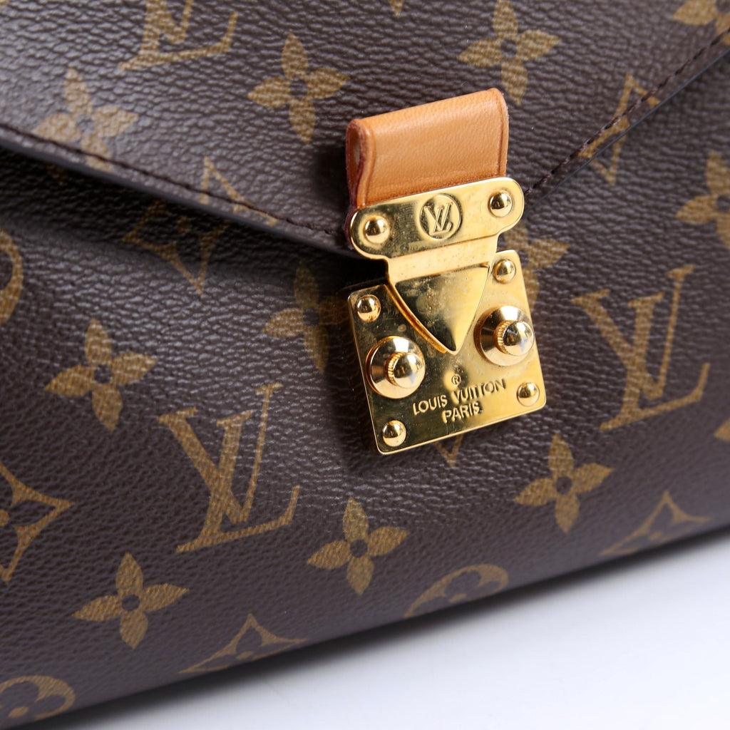 Metis Shoulder Monogram