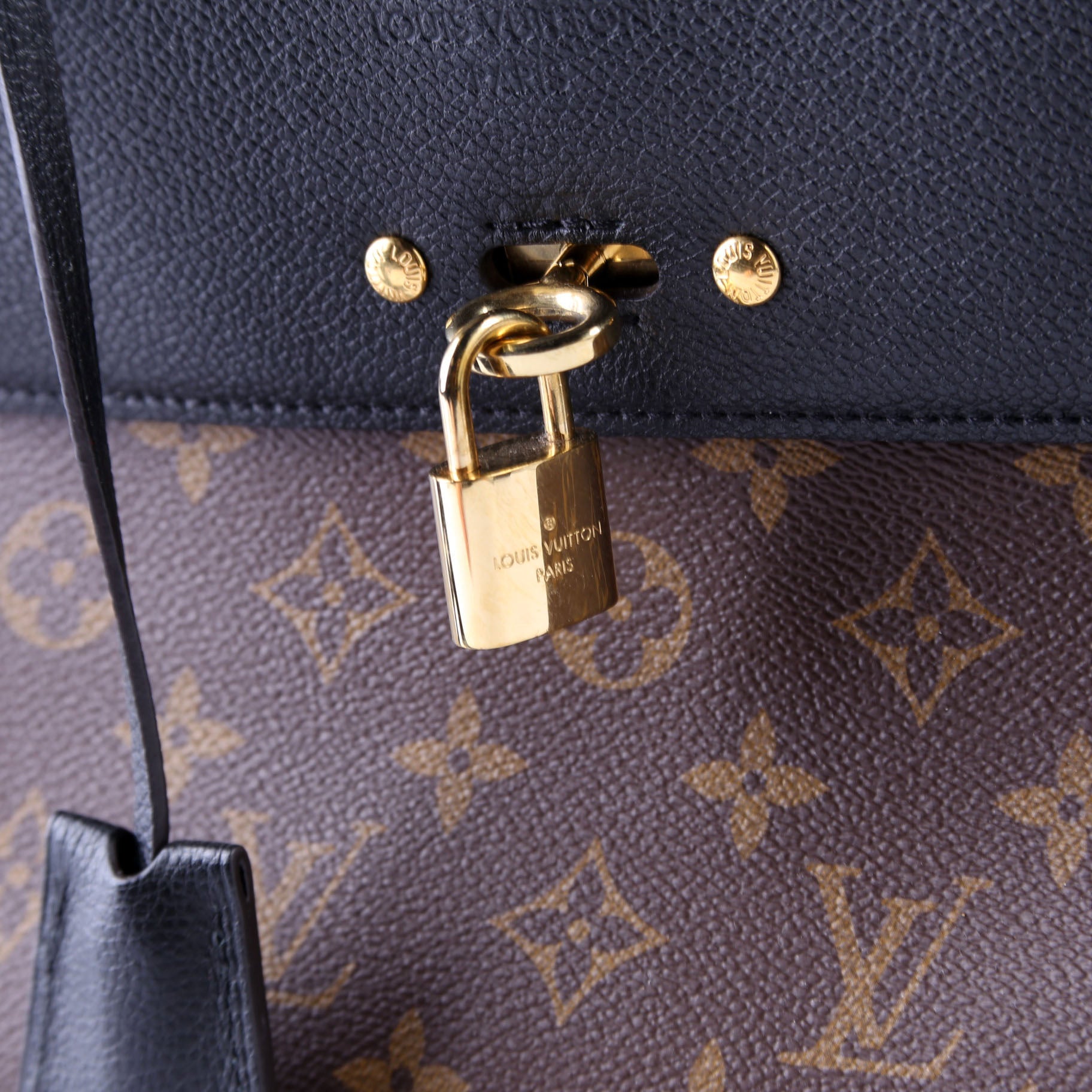 Venus Monogram Black