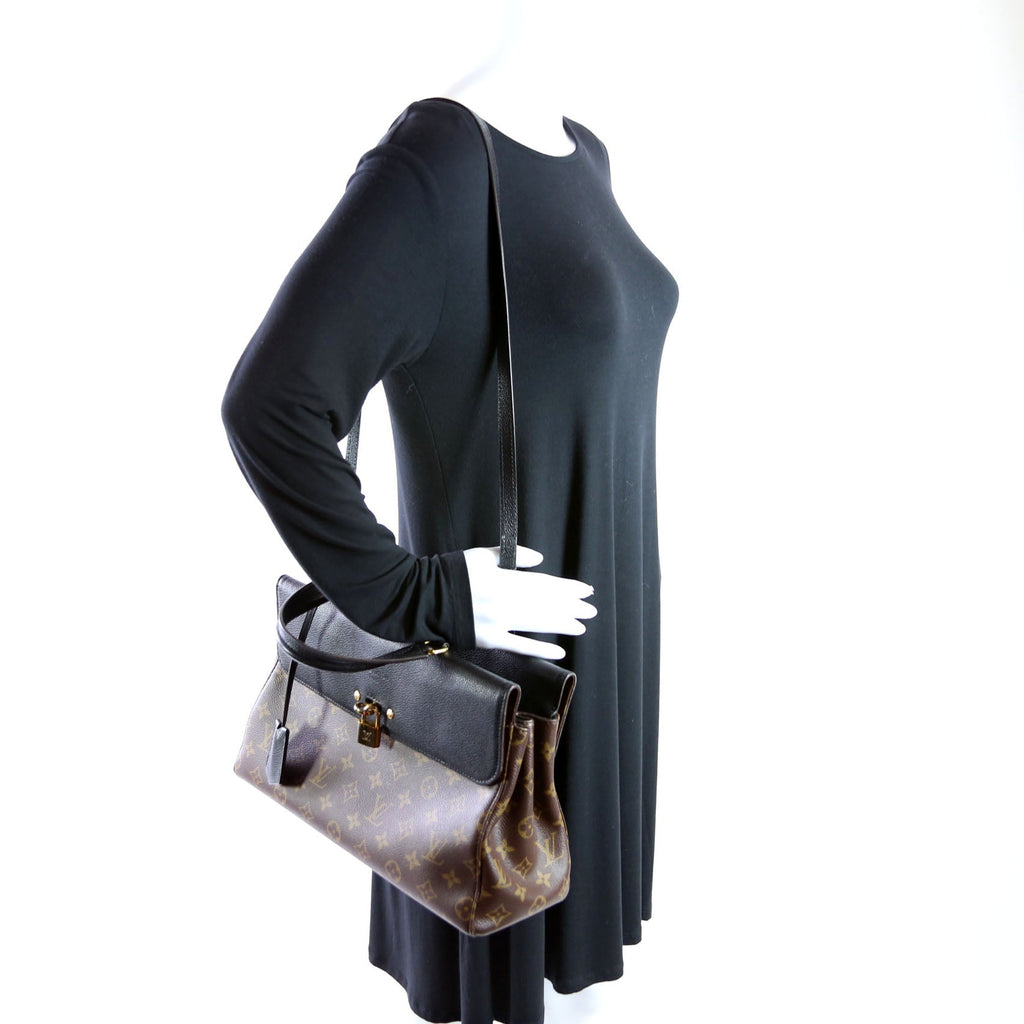 Venus Monogram Black