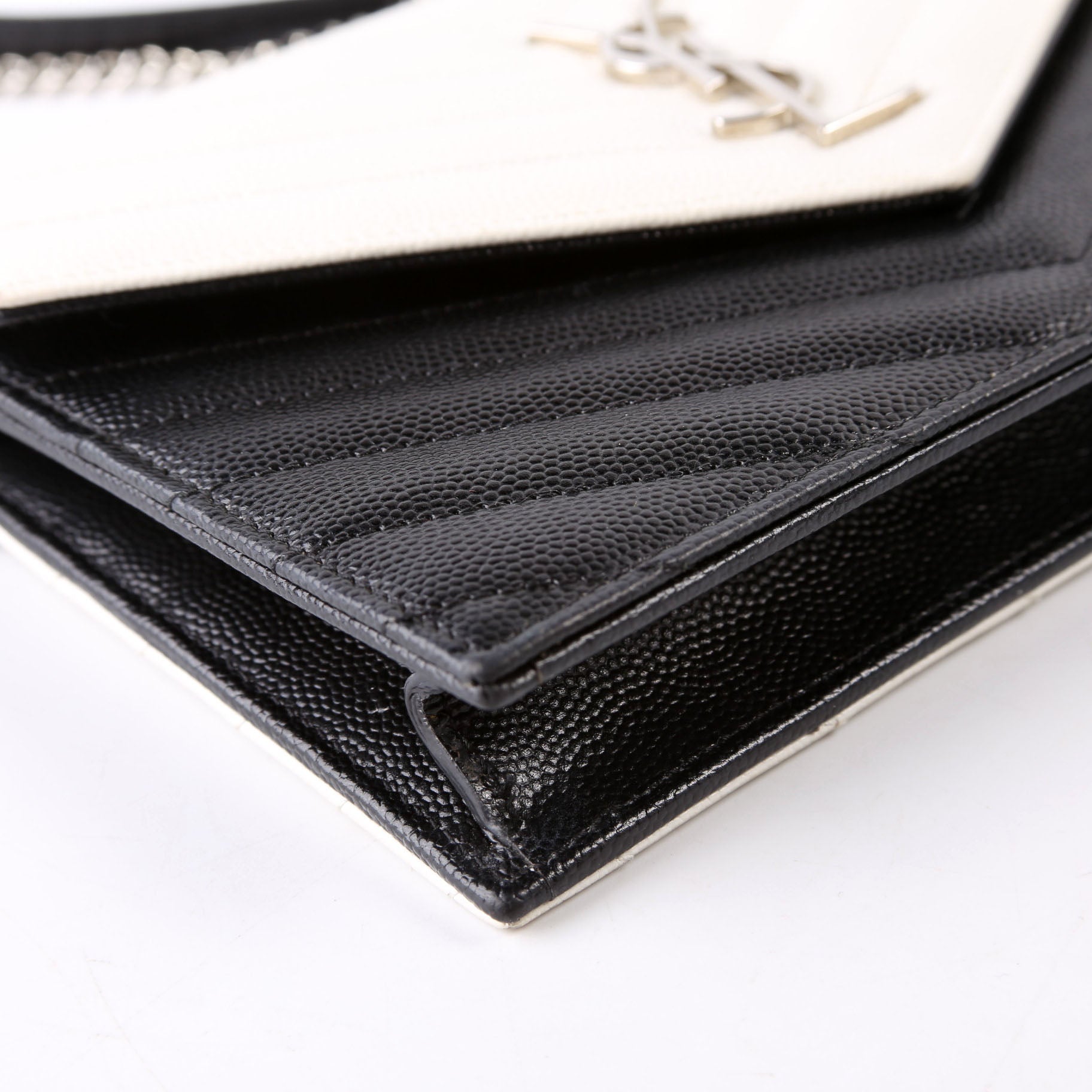 Envelope Chain Wallet White/Black