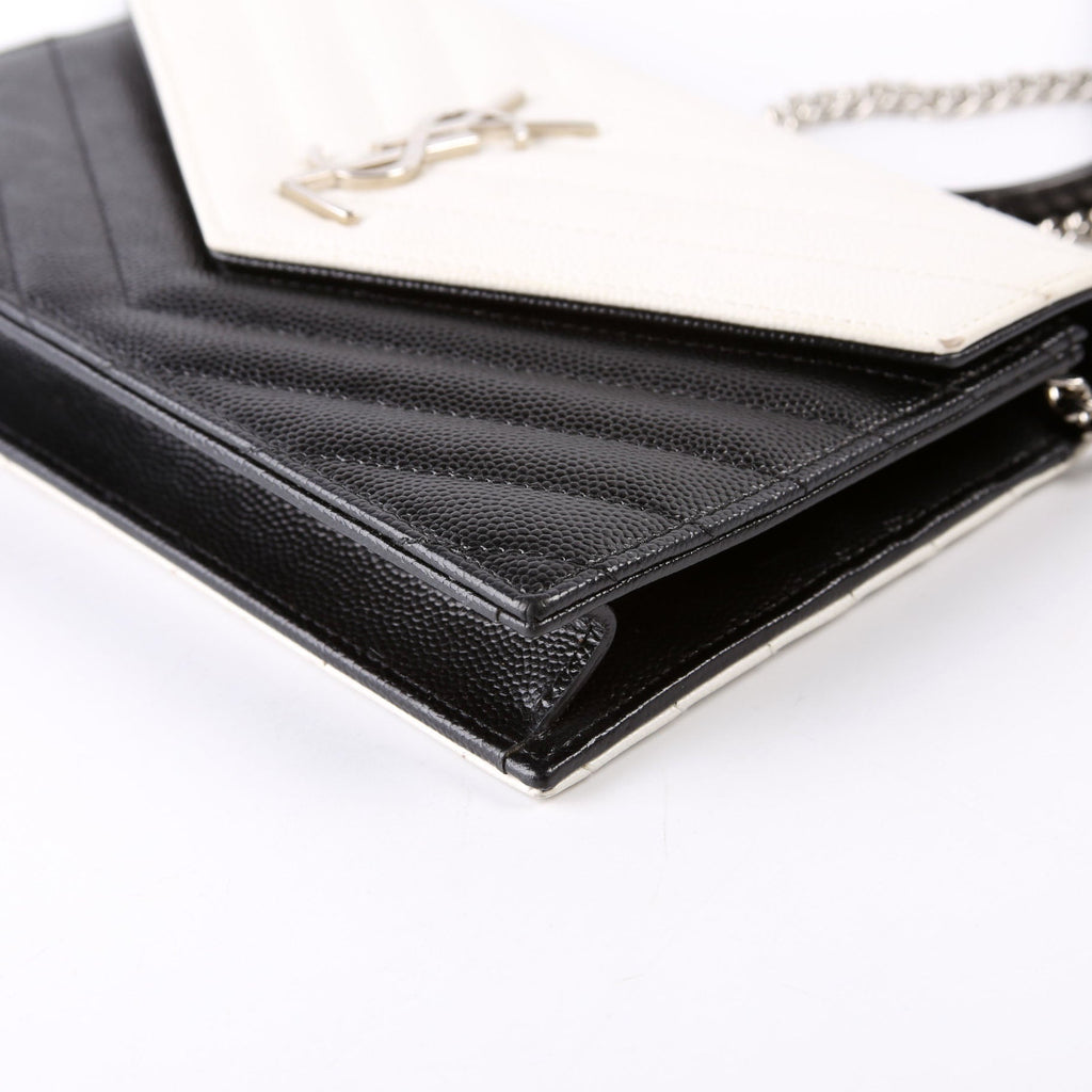 Envelope Chain Wallet White/Black