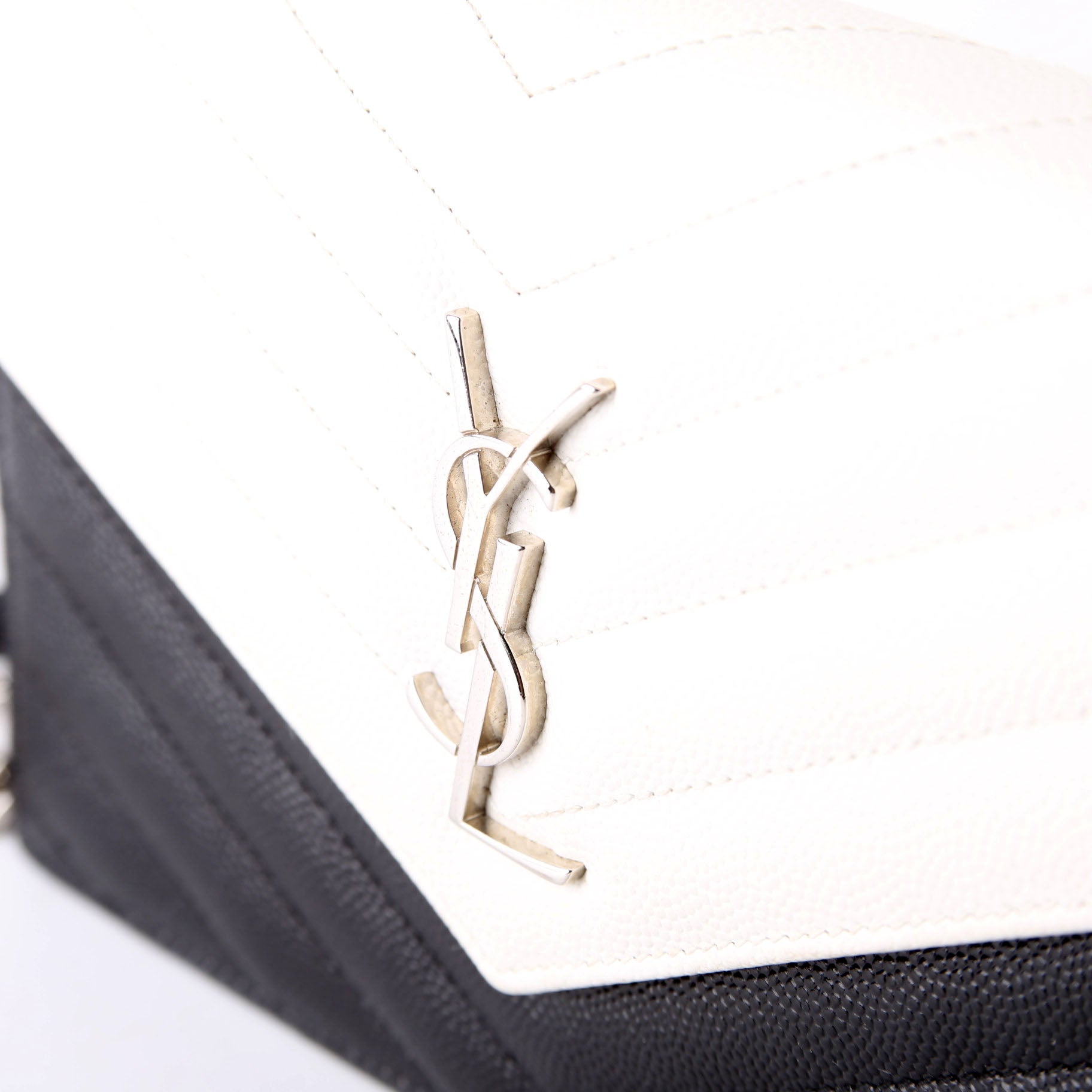 Envelope Chain Wallet White/Black