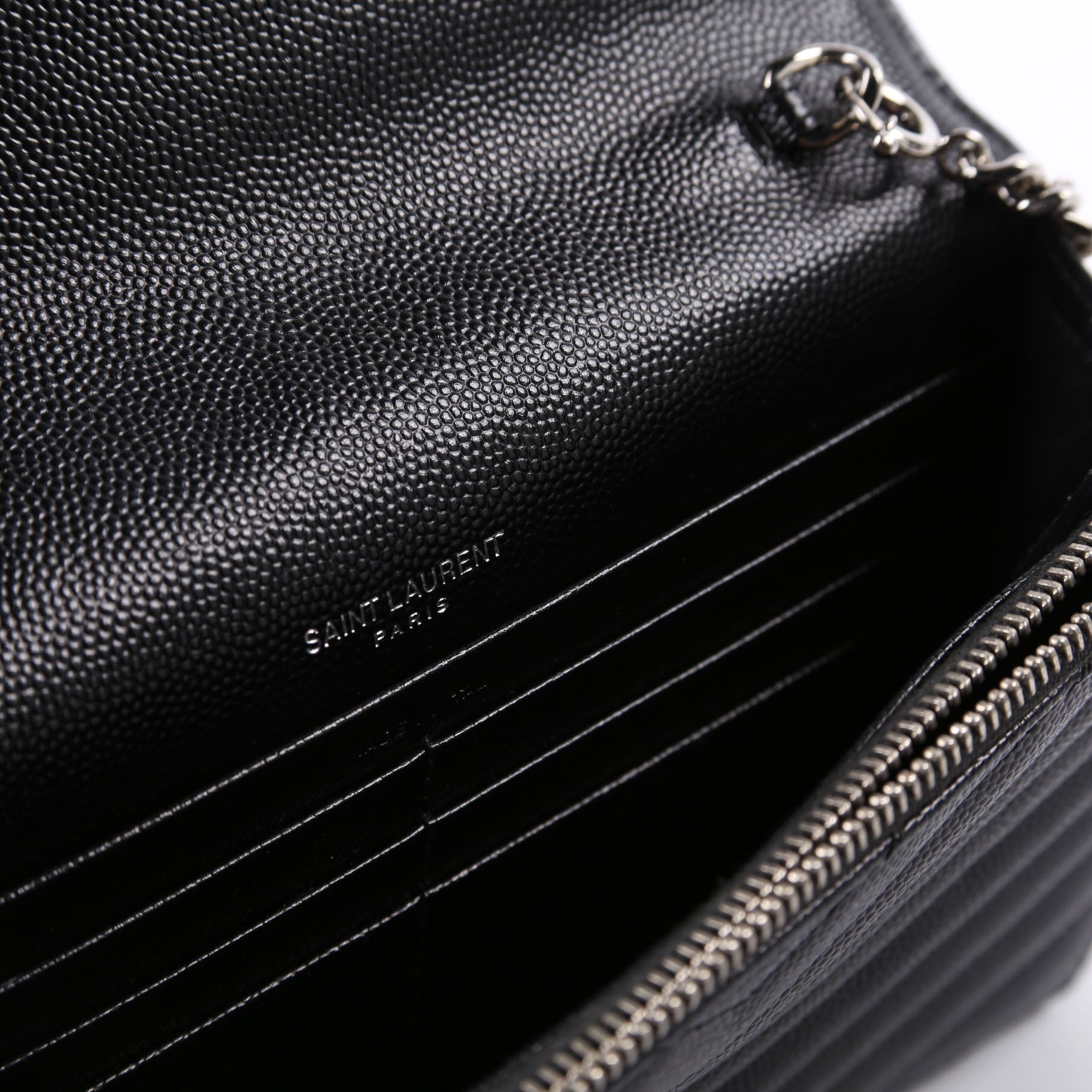 Envelope Chain Wallet White/Black