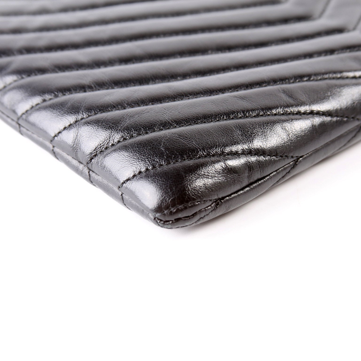 379039 A5 Matelasse Pouch Black