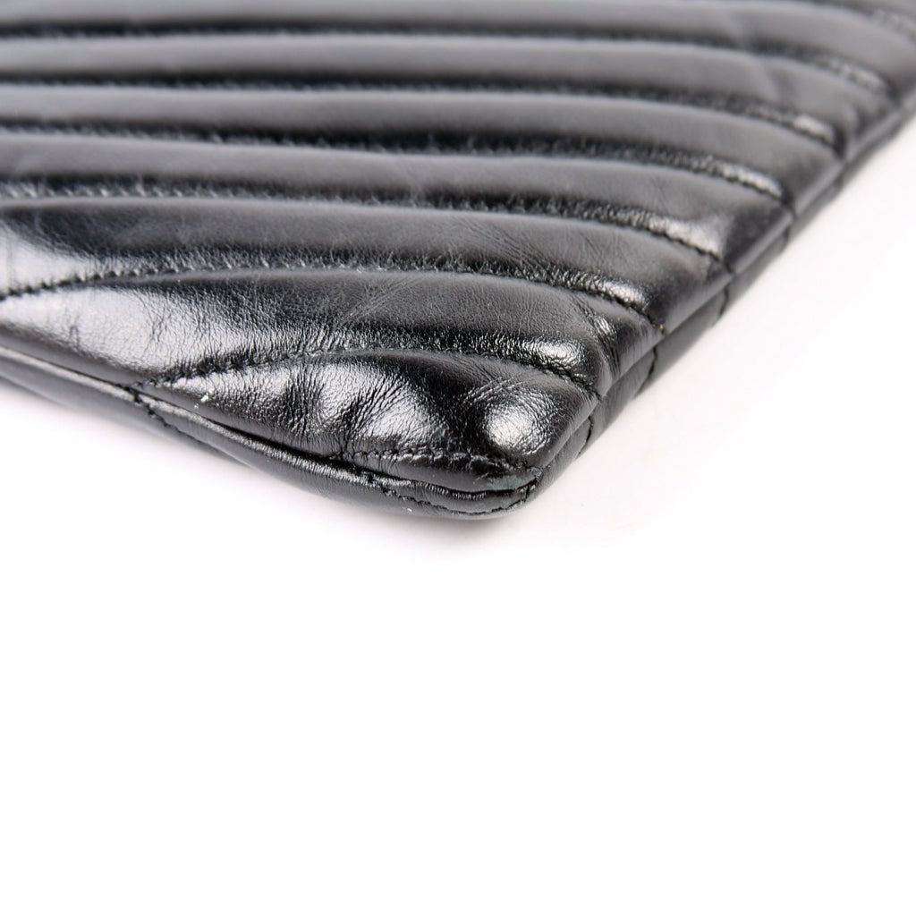 379039 A5 Matelasse Pouch Black