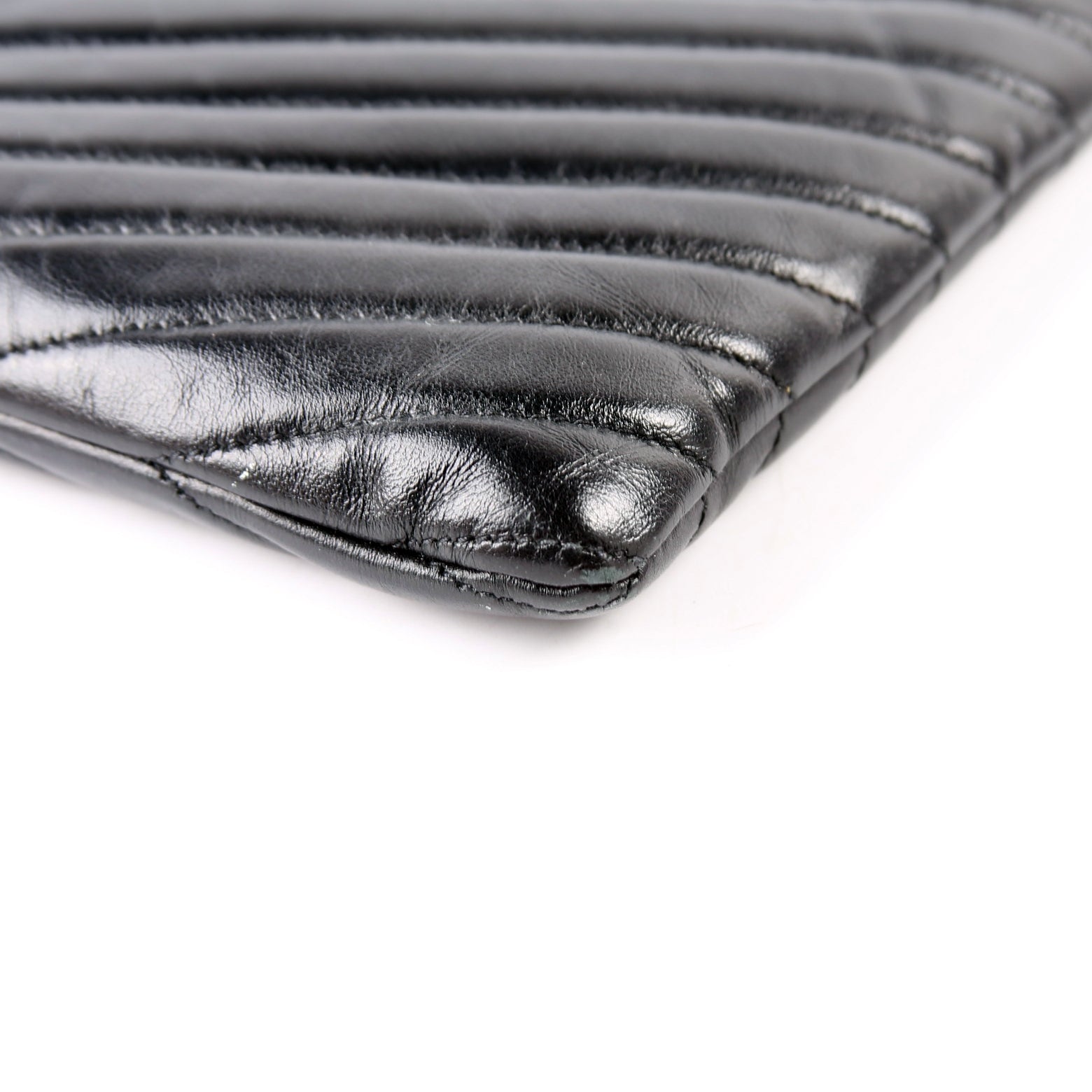 379039 A5 Matelasse Pouch Black