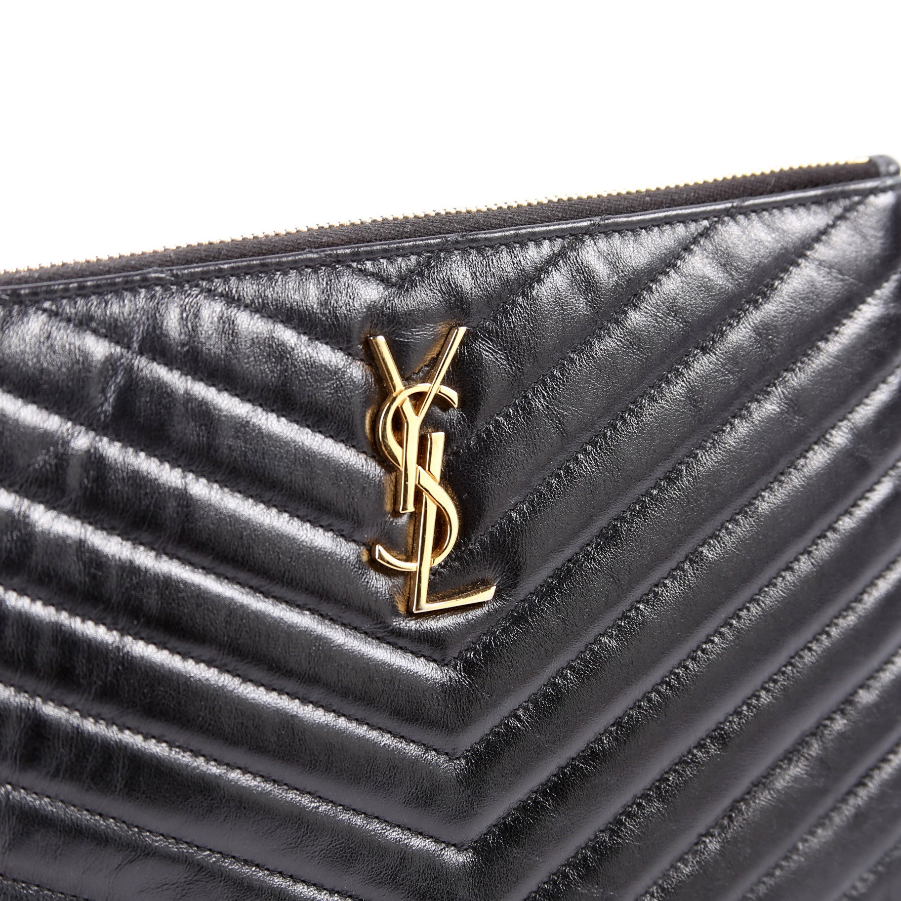 379039 A5 Matelasse Pouch Black