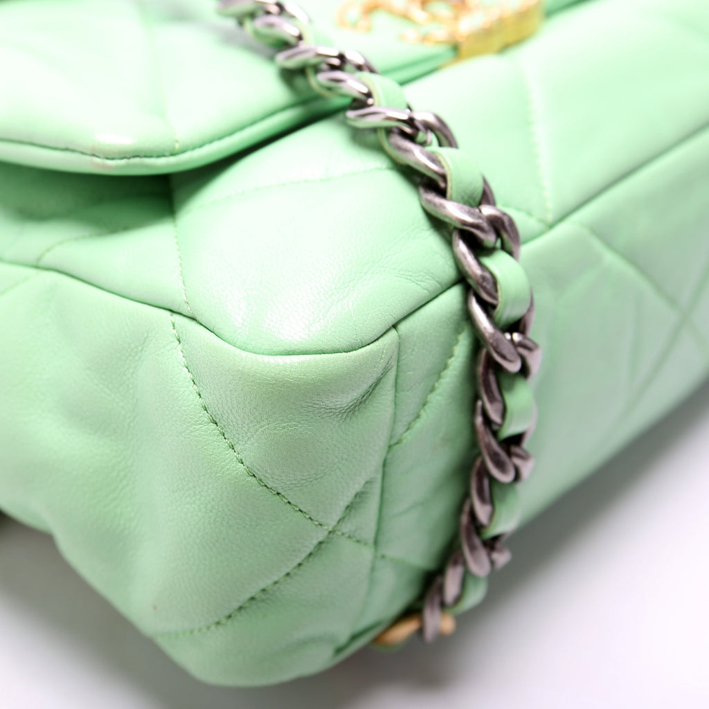 19 Medium Flap Quilted Goatskin 30M Green