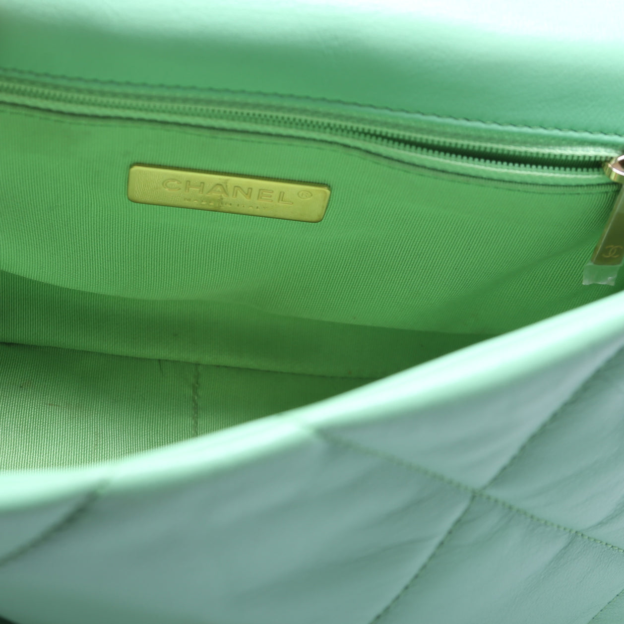 19 Medium Flap Quilted Goatskin 30M Green