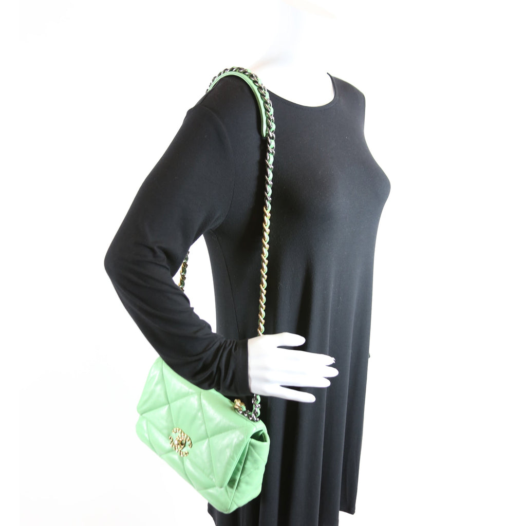 19 Medium Flap Quilted Goatskin 30M Green
