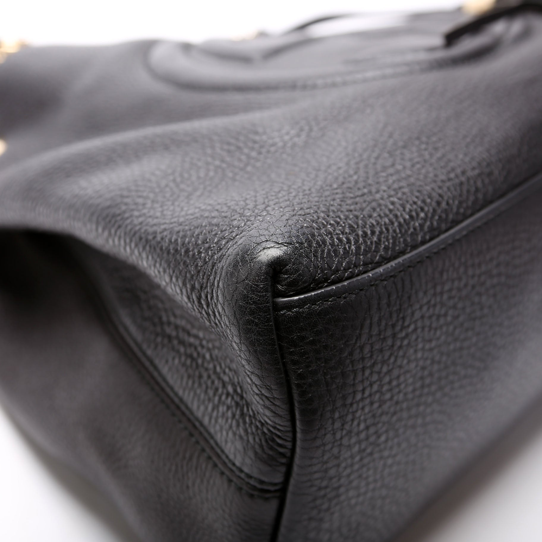 308982 Soho Leather Shoulder Medium Black