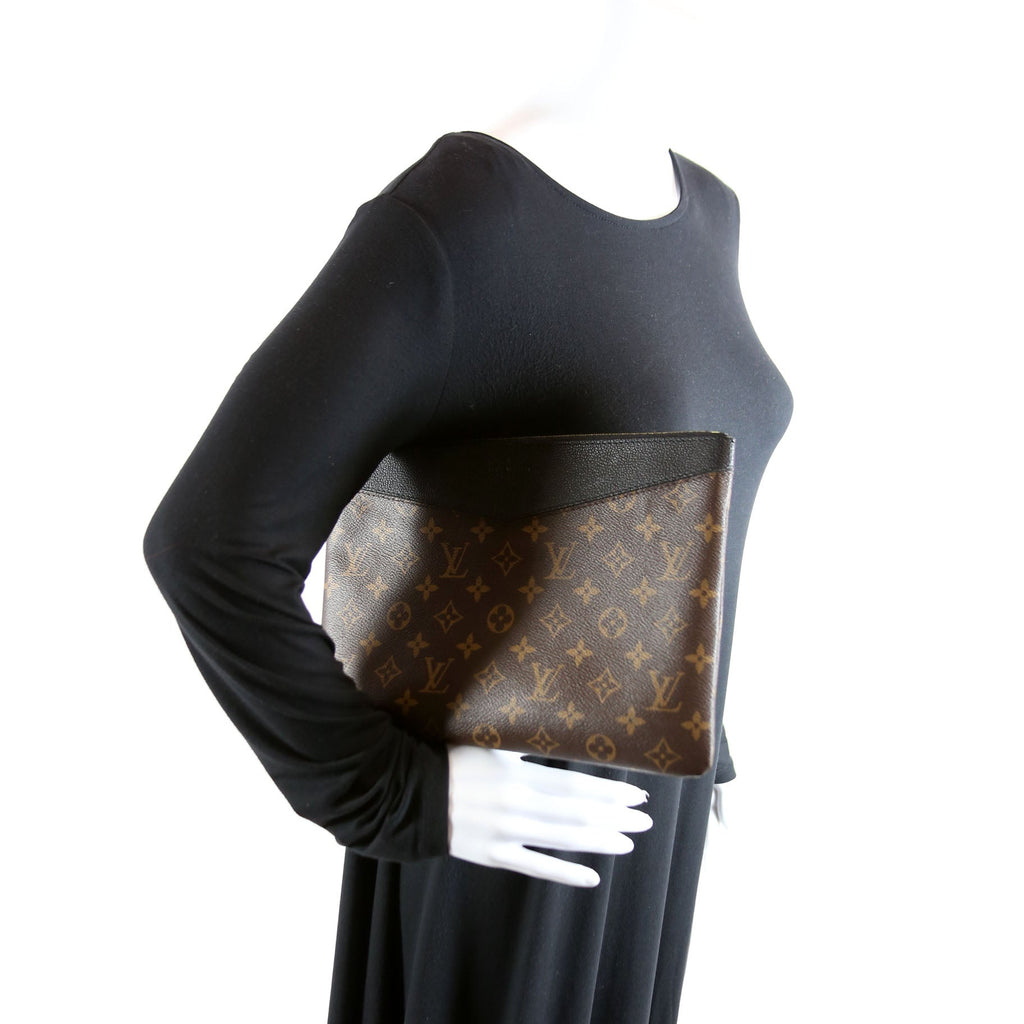Daily Pouch Monogram Black