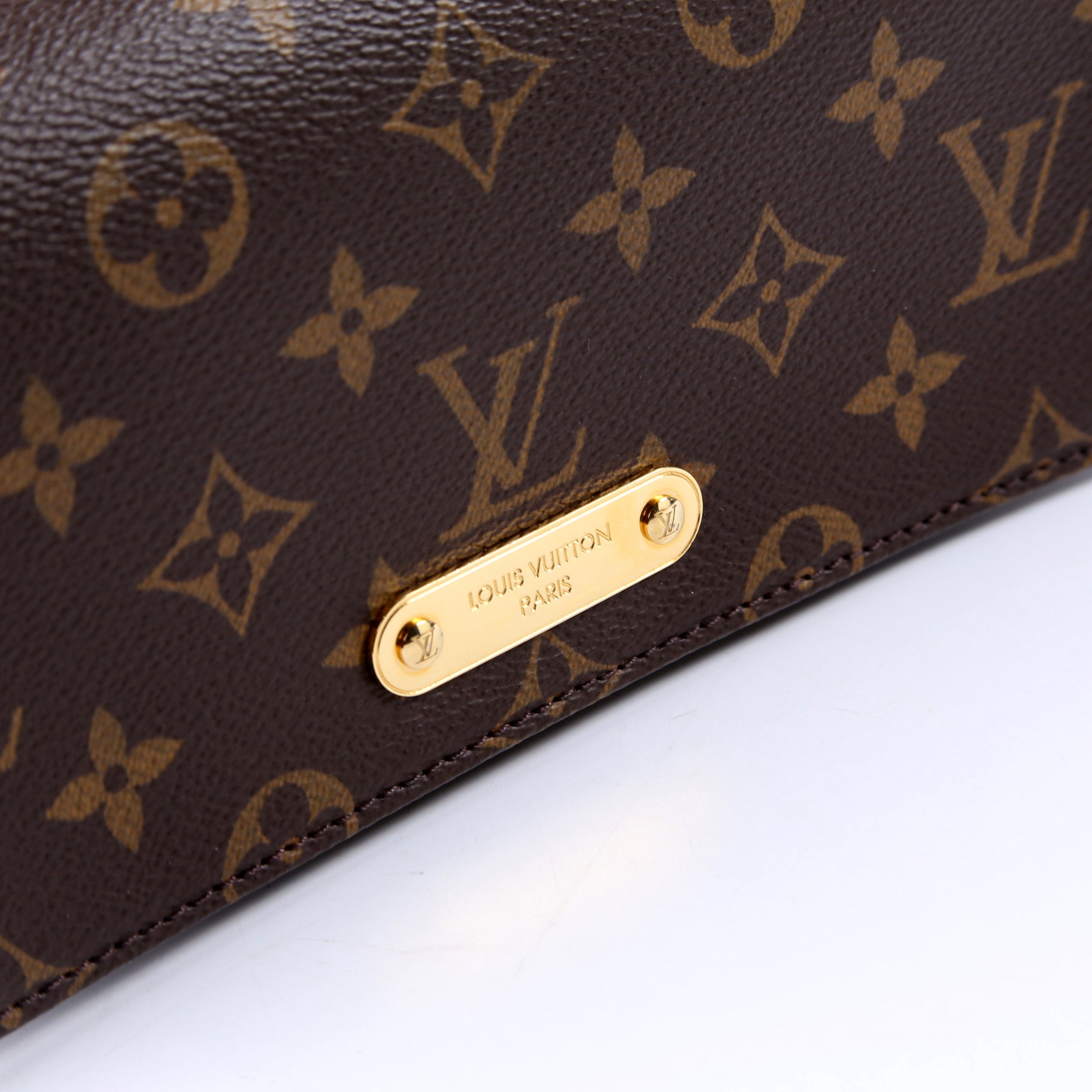 Wallet On Chain Lily Monogram