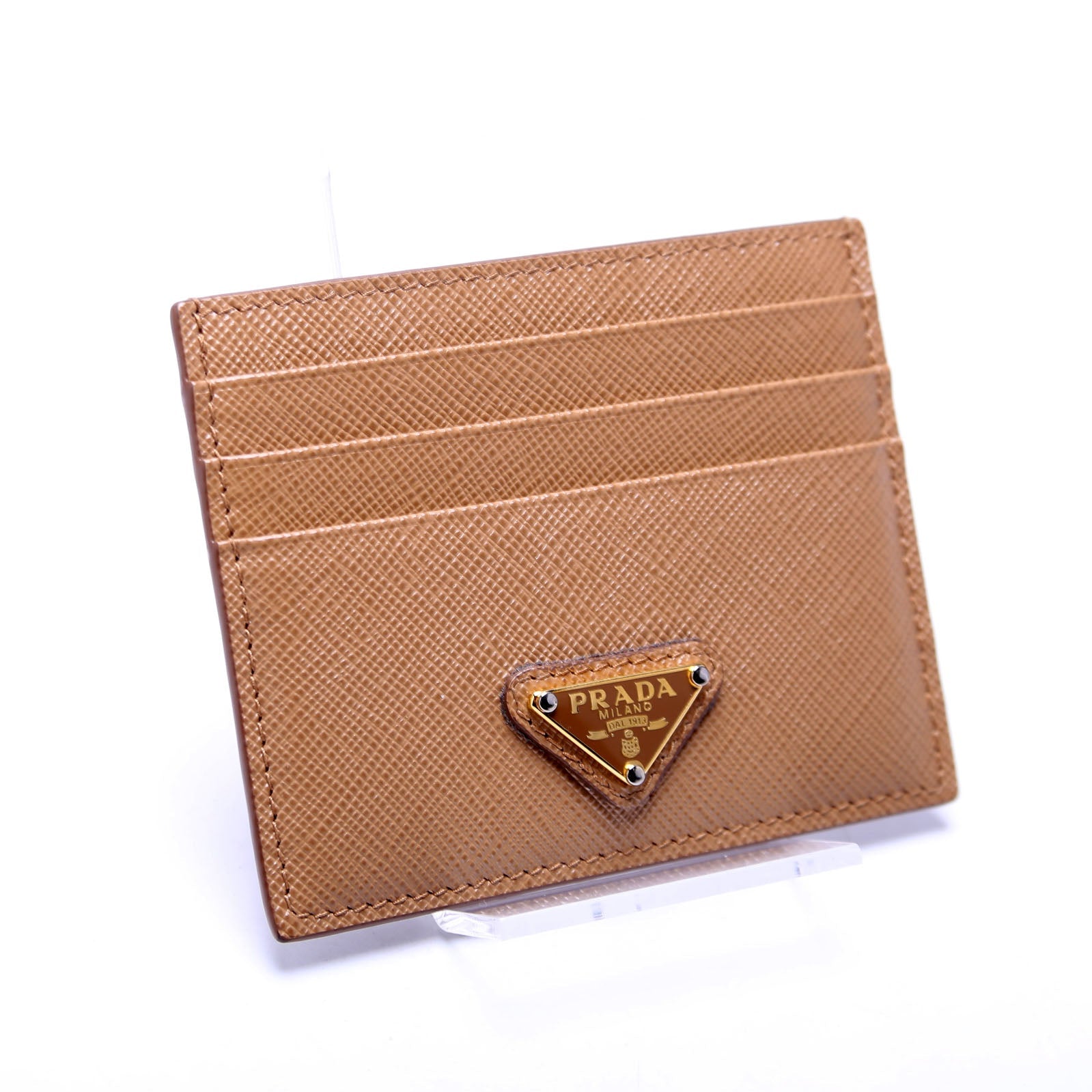 1MC025 Saffiano Triangle Logo Card Case Tan