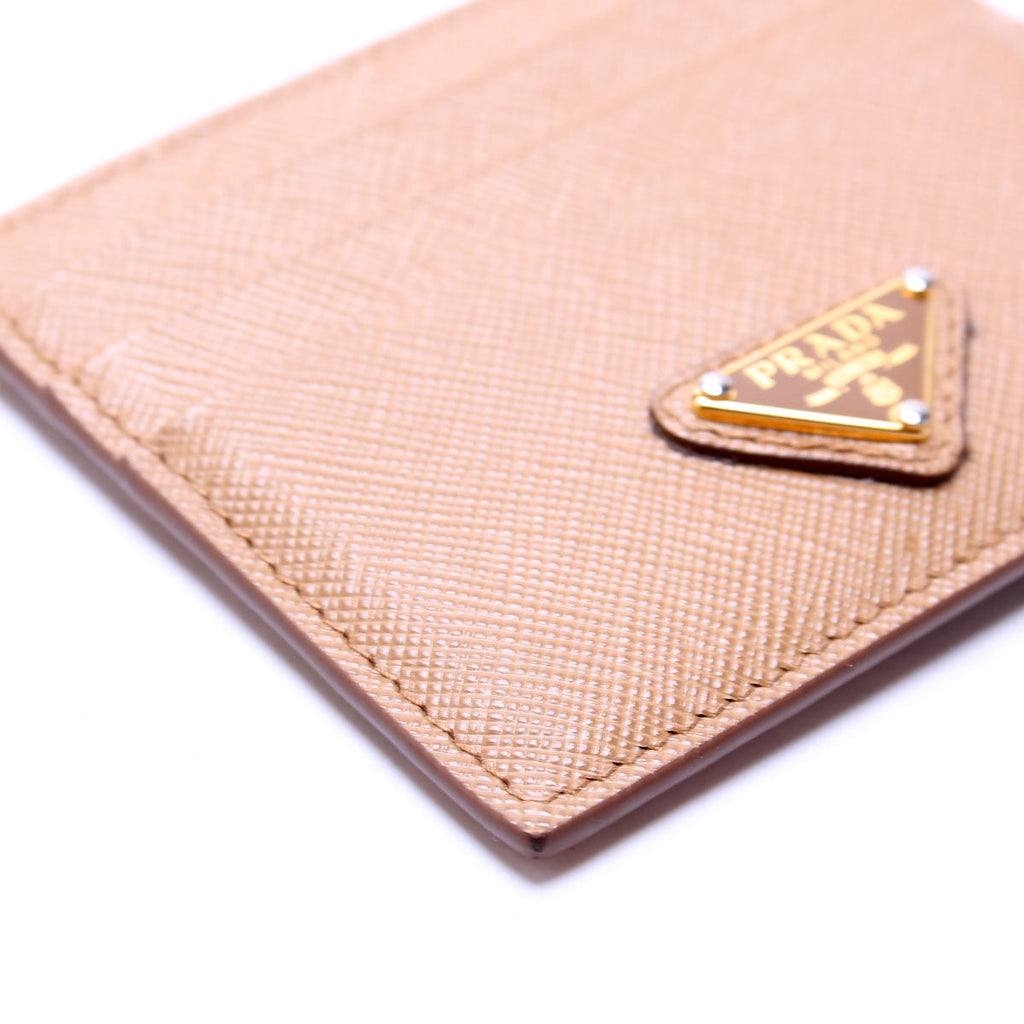 1MC025 Saffiano Triangle Logo Card Case Tan