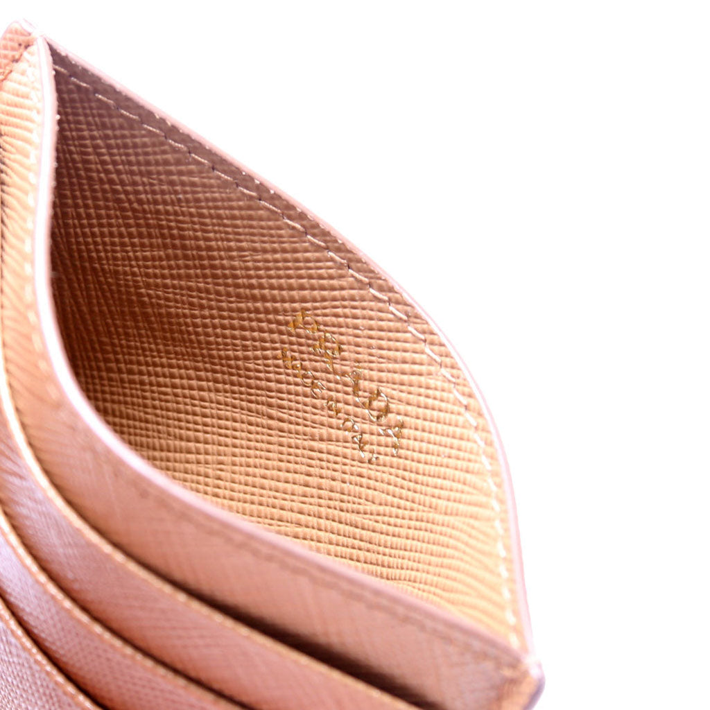 1MC025 Saffiano Triangle Logo Card Case Tan