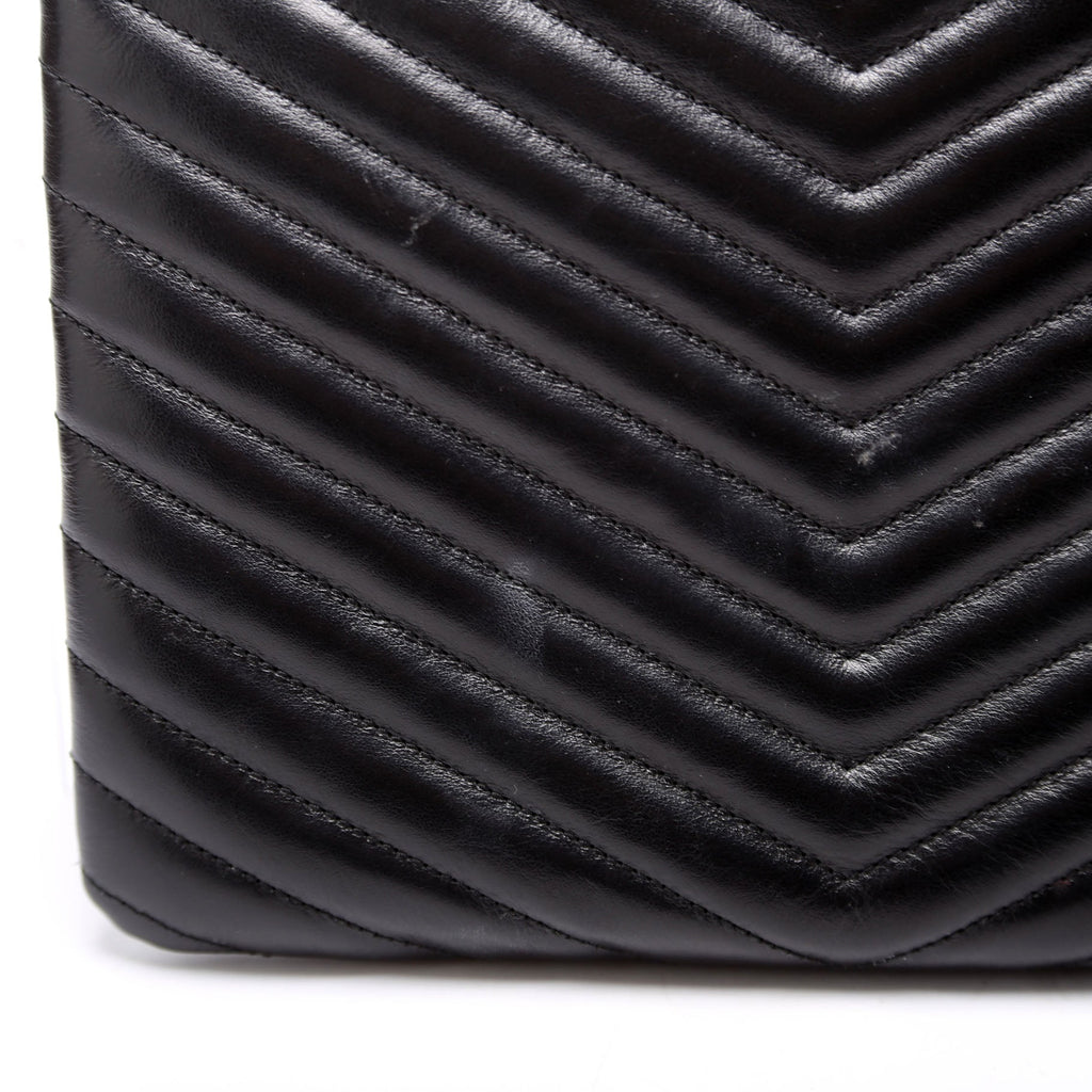 379039 A5 Matelasse Pouch Black