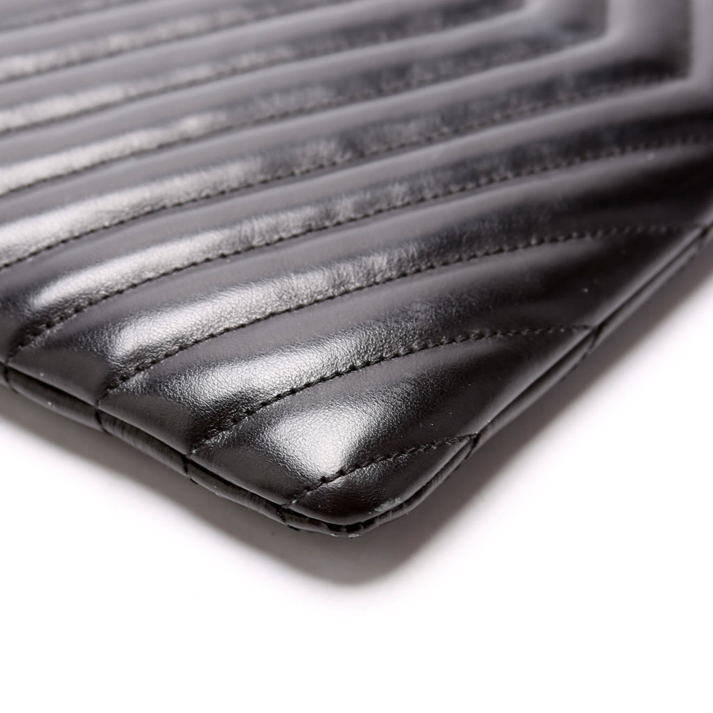 379039 A5 Matelasse Pouch Black