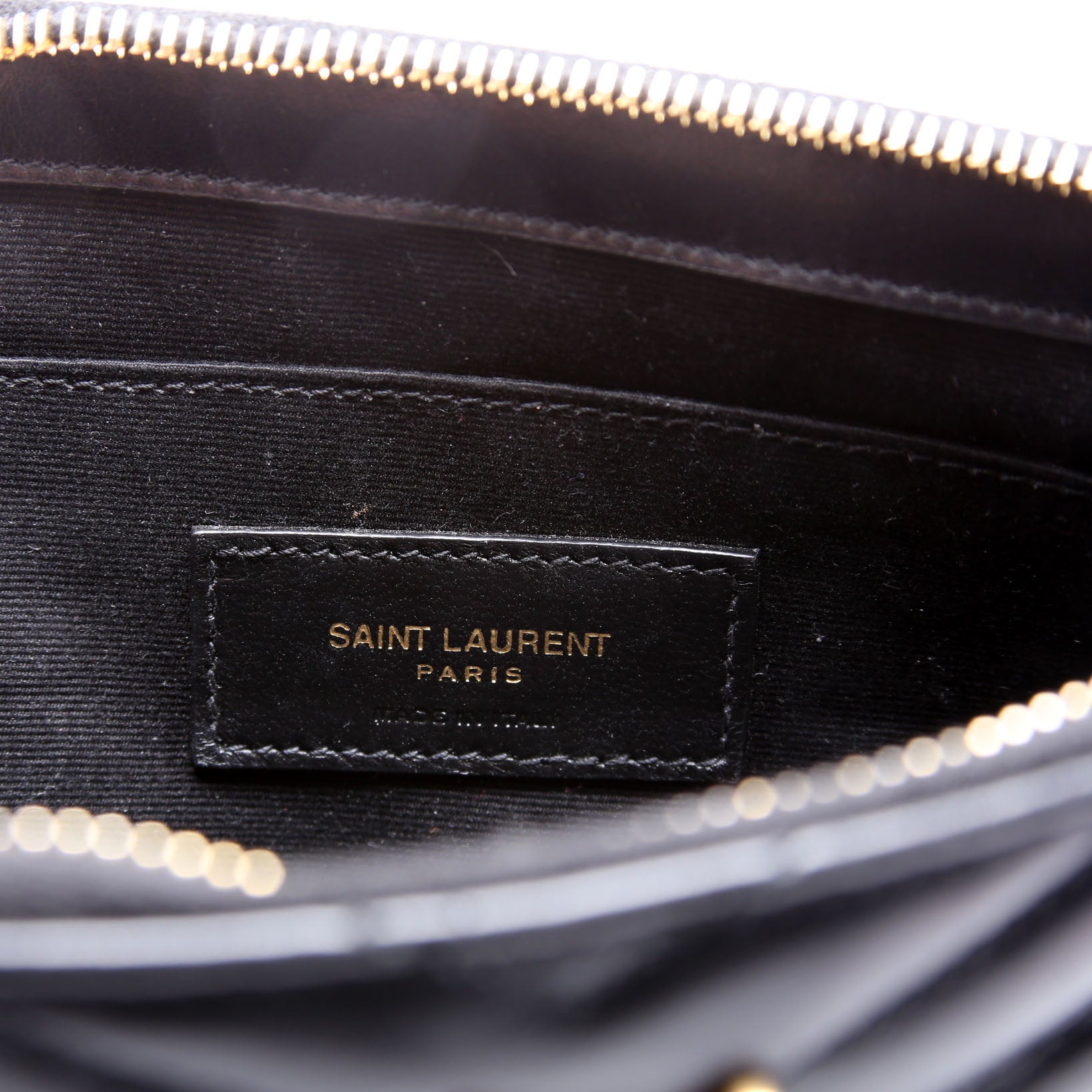 379039 A5 Matelasse Pouch Black