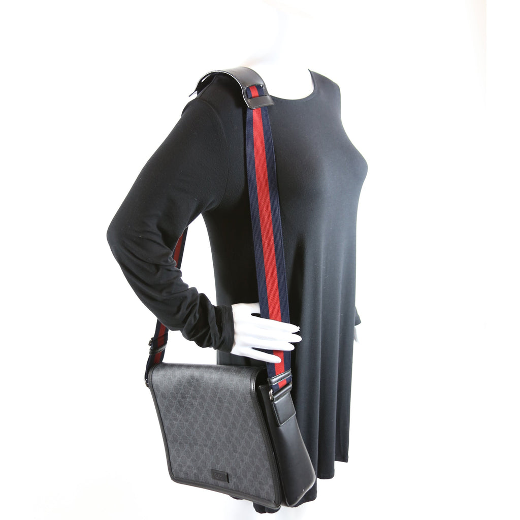 Gucci 474138 GG Supreme Messenger Black