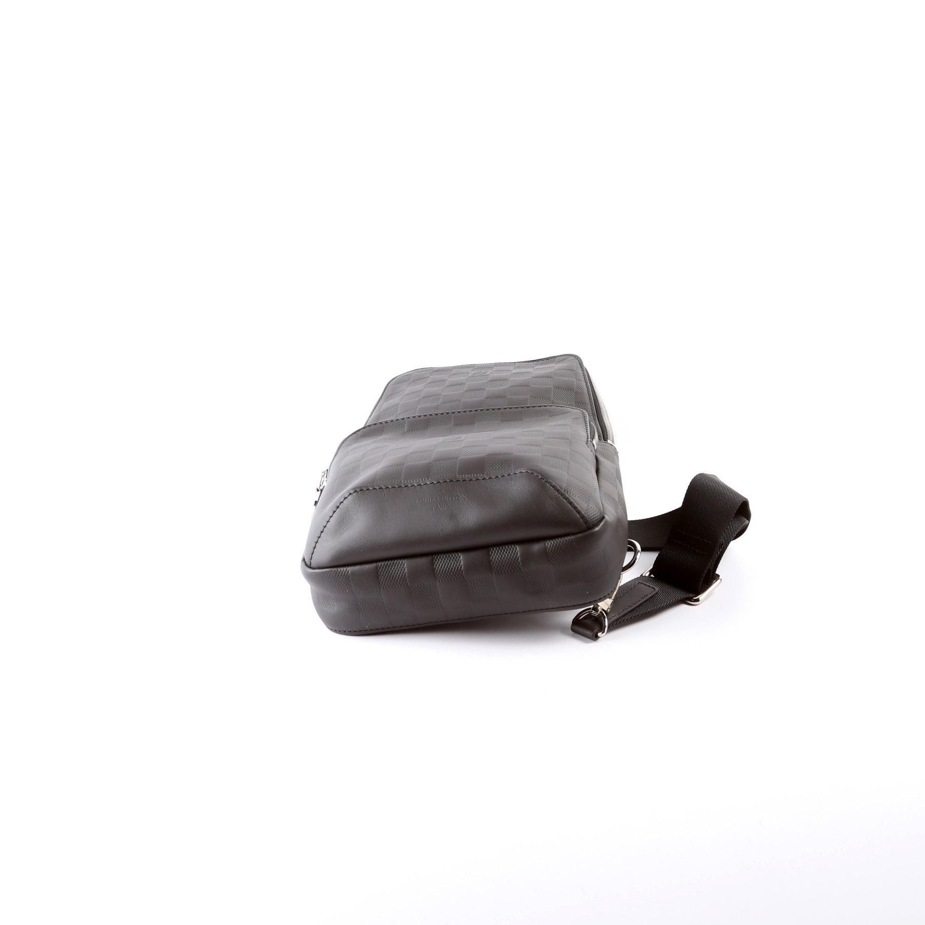 Avenue Sling Bag Infini Leather Black