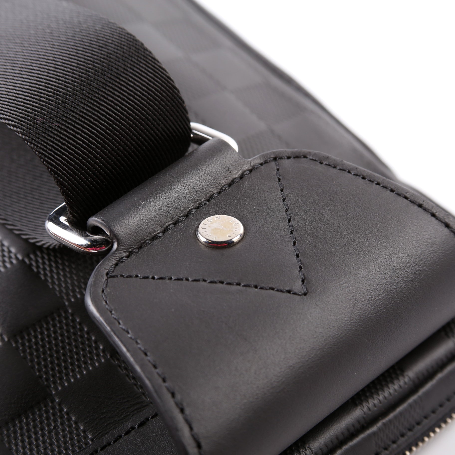 Avenue Sling Bag Infini Leather Black