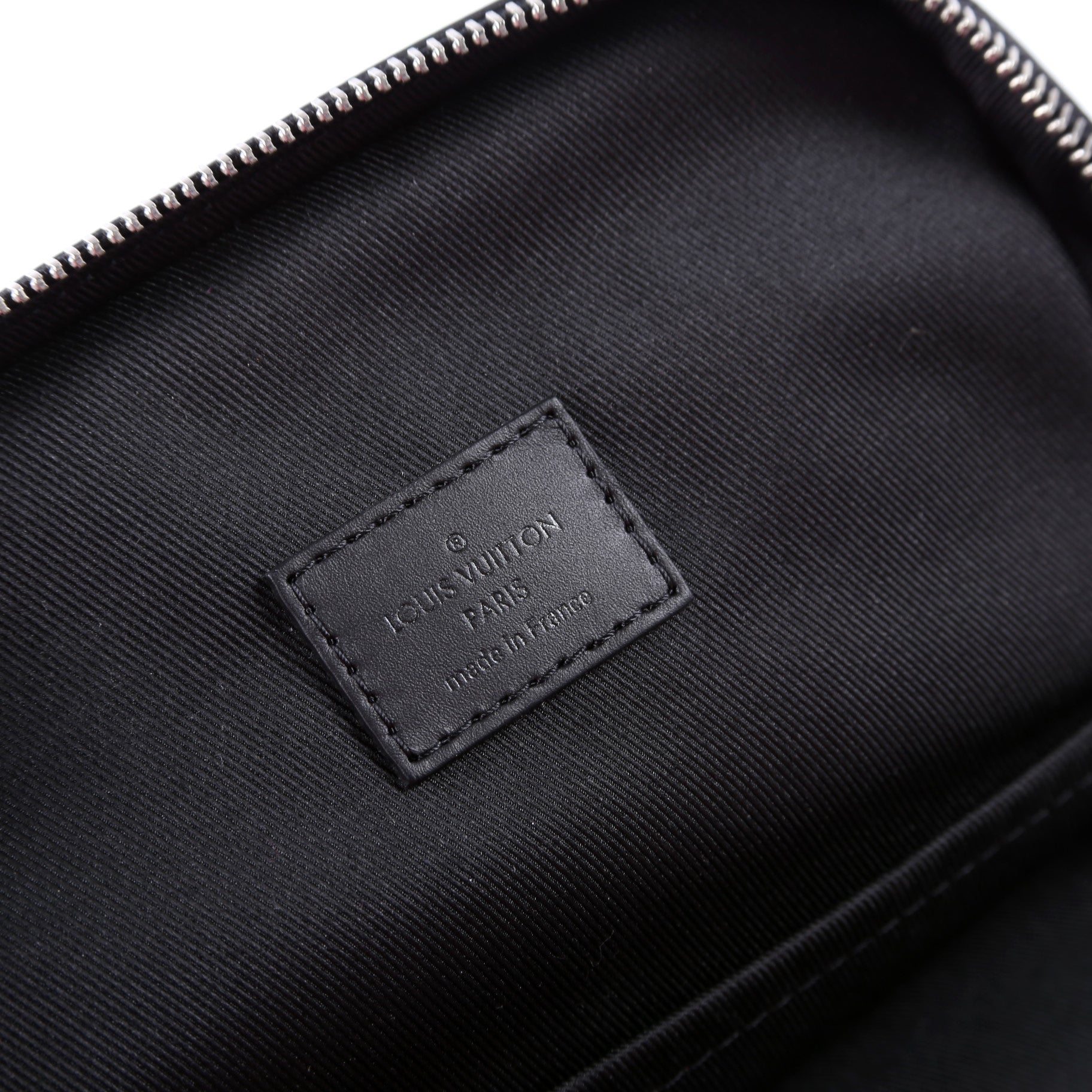 Avenue Sling Bag Infini Leather Black