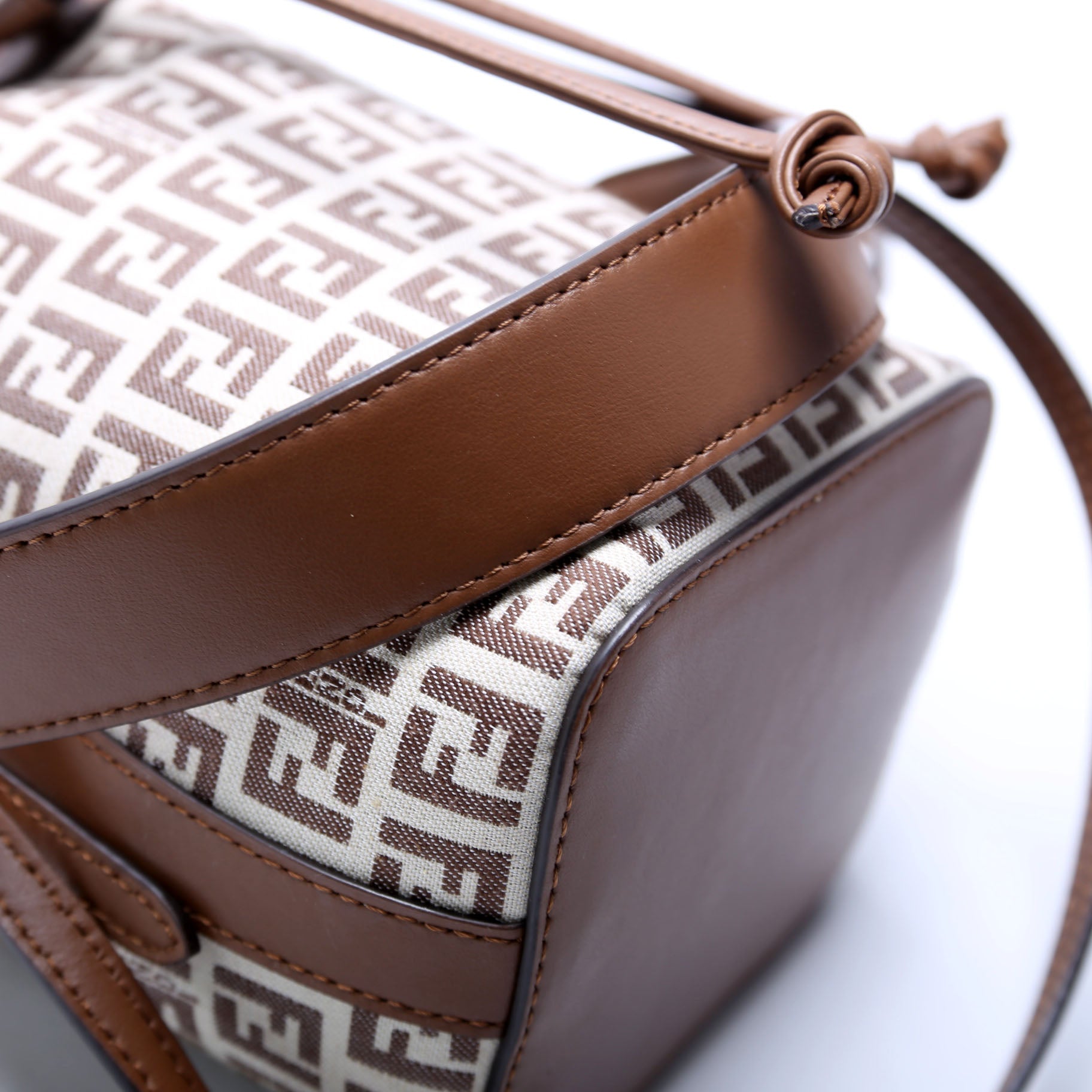 8BS010 Tresor Mini Bucket Leather/Canvas FF Brown