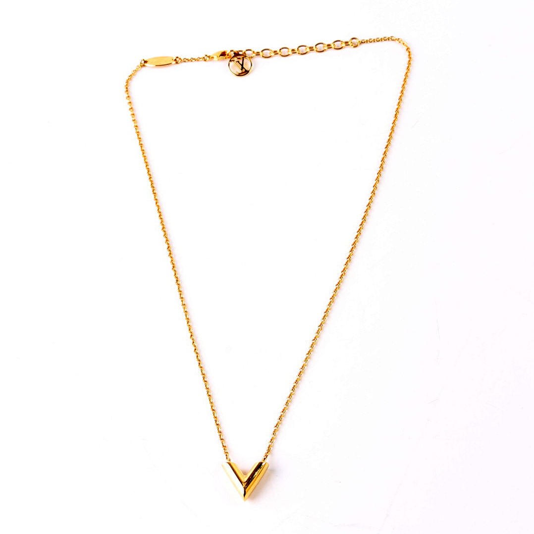 Essential V Necklace
