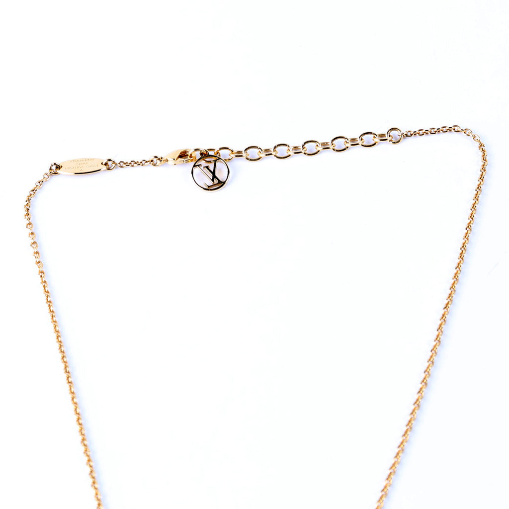 Essential V Necklace